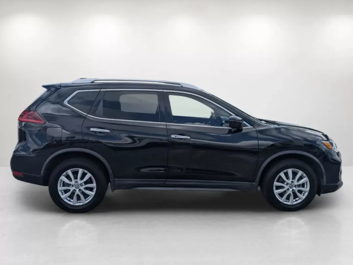 2019 /Charcoal Nissan Rogue SV (KNMAT2MT2KP) with an Other engine, located at 521 Old Farm Lane Rd, Prattville, AL, 36066, (334) 325-1505, 32.482460, -86.416367 - Are you ready to elevate your daily commute or embark on your next weekend adventure? Look no further than this stunning 2019 Nissan Rogue SV, available now at Gils Auto in Phenix City, AL! With its versatile design and impressive features, this SUV is perfect for growing families, budget-conscious - Photo#3