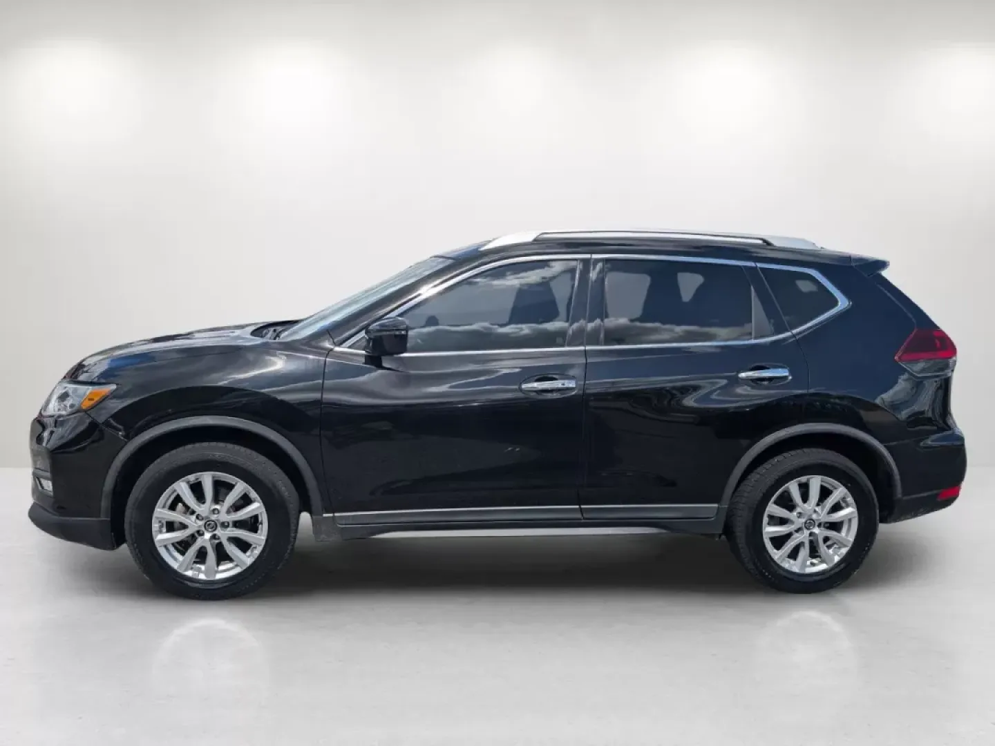 2019 /Charcoal Nissan Rogue SV (KNMAT2MT2KP) with an Other engine, located at 521 Old Farm Lane Rd, Prattville, AL, 36066, (334) 325-1505, 32.482460, -86.416367 - Are you ready to elevate your daily commute or embark on your next weekend adventure? Look no further than this stunning 2019 Nissan Rogue SV, available now at Gils Auto in Phenix City, AL! With its versatile design and impressive features, this SUV is perfect for growing families, budget-conscious - Photo#7
