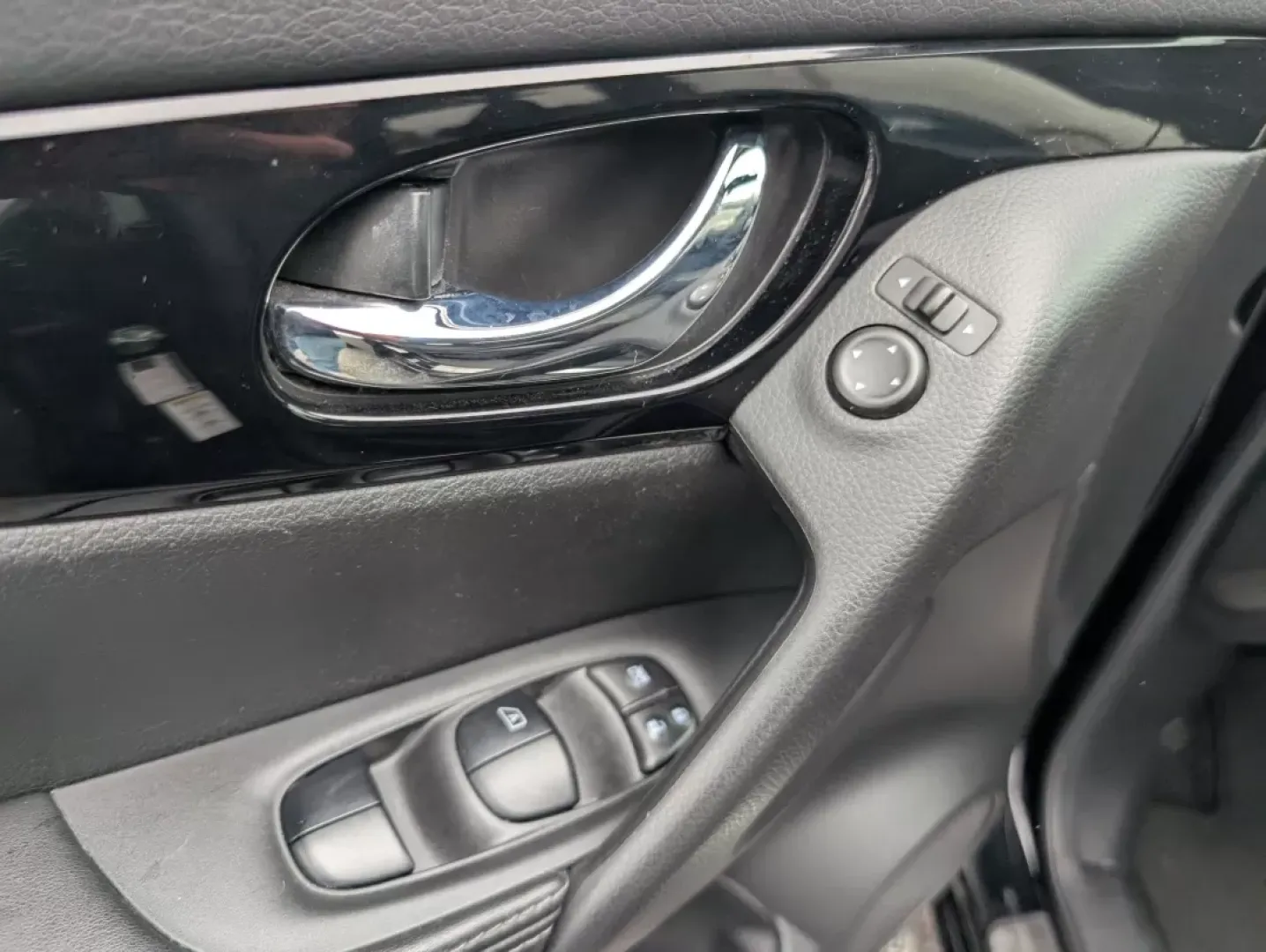 2019 /Charcoal Nissan Rogue SV (JN1BJ1CP0KW) with an Other engine, located at 5115 14th Ave., Columbus, GA, 31904, (706) 323-0345, 32.511494, -84.971046 - Are you in the market for a vehicle that seamlessly blends comfort, style, and functionality? Look no further than this 2019 Nissan Rogue SV, available now at Gils Auto in Phenix City, AL. This sporty SUV is not only a perfect companion for growing families, but it's also an ideal choice for those w - Photo#8