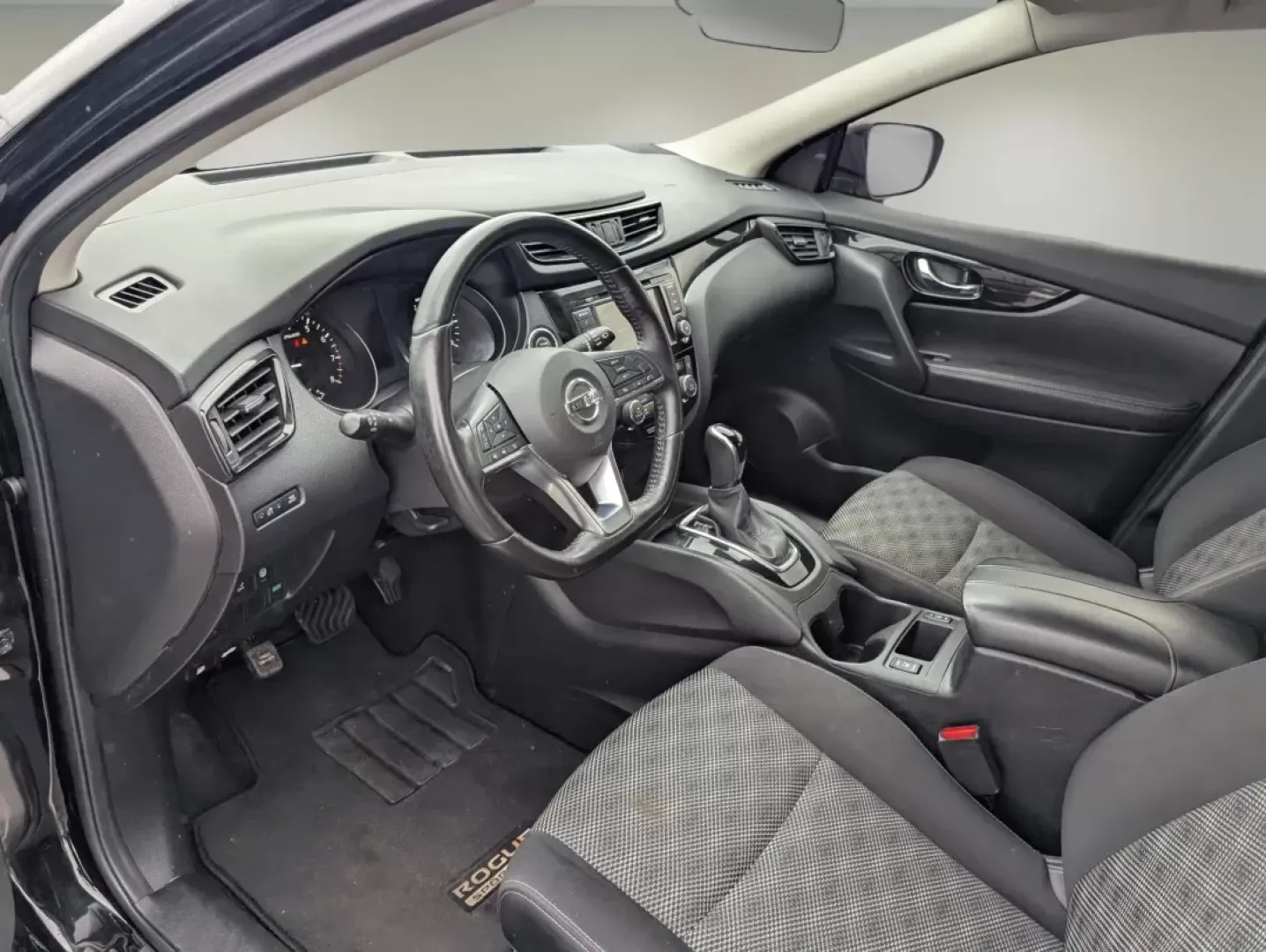 2019 /Charcoal Nissan Rogue SV (JN1BJ1CP0KW) with an Other engine, located at 5115 14th Ave., Columbus, GA, 31904, (706) 323-0345, 32.511494, -84.971046 - Are you in the market for a vehicle that seamlessly blends comfort, style, and functionality? Look no further than this 2019 Nissan Rogue SV, available now at Gils Auto in Phenix City, AL. This sporty SUV is not only a perfect companion for growing families, but it's also an ideal choice for those w - Photo#9