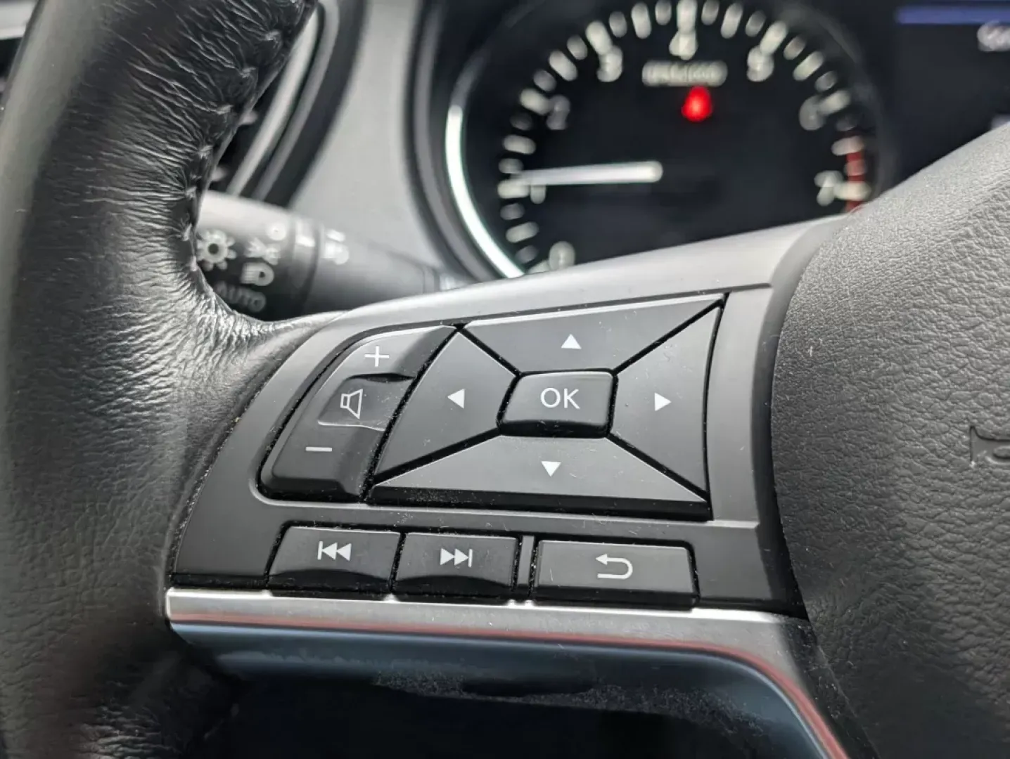 2019 /Charcoal Nissan Rogue SV (JN1BJ1CP0KW) with an Other engine, located at 5115 14th Ave., Columbus, GA, 31904, (706) 323-0345, 32.511494, -84.971046 - Are you in the market for a vehicle that seamlessly blends comfort, style, and functionality? Look no further than this 2019 Nissan Rogue SV, available now at Gils Auto in Phenix City, AL. This sporty SUV is not only a perfect companion for growing families, but it's also an ideal choice for those w - Photo#16