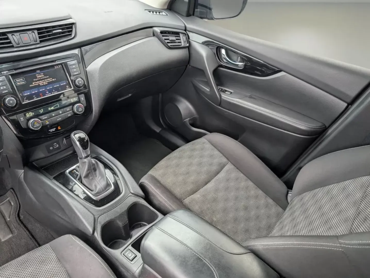 2019 /Charcoal Nissan Rogue SV (JN1BJ1CP0KW) with an Other engine, located at 5115 14th Ave., Columbus, GA, 31904, (706) 323-0345, 32.511494, -84.971046 - Are you in the market for a vehicle that seamlessly blends comfort, style, and functionality? Look no further than this 2019 Nissan Rogue SV, available now at Gils Auto in Phenix City, AL. This sporty SUV is not only a perfect companion for growing families, but it's also an ideal choice for those w - Photo#18