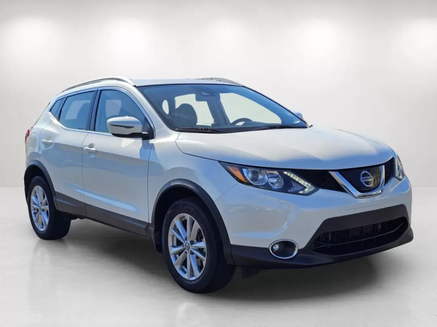 2019 /Light Gray Nissan Rogue SV (JN1BJ1CP6KW) with an Other engine, located at 521 Old Farm Lane Rd, Prattville, AL, 36066, (334) 325-1505, 32.482460, -86.416367 - Explore new horizons and elevate your daily adventures with the 2019 Nissan Rogue SV, a perfect blend of comfort, safety, and style, available now at Gils Auto in Prattville, Alabama. Whether you're commuting to work, running errands around the bustling downtown Prattville, or taking the family on a - Photo#3