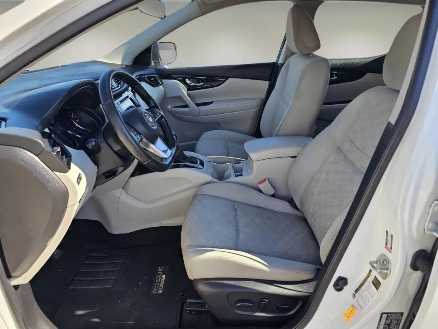 2019 /Light Gray Nissan Rogue SV (JN1BJ1CP6KW) with an Other engine, located at 521 Old Farm Lane Rd, Prattville, AL, 36066, (334) 325-1505, 32.482460, -86.416367 - Explore new horizons and elevate your daily adventures with the 2019 Nissan Rogue SV, a perfect blend of comfort, safety, and style, available now at Gils Auto in Prattville, Alabama. Whether you're commuting to work, running errands around the bustling downtown Prattville, or taking the family on a - Photo#10