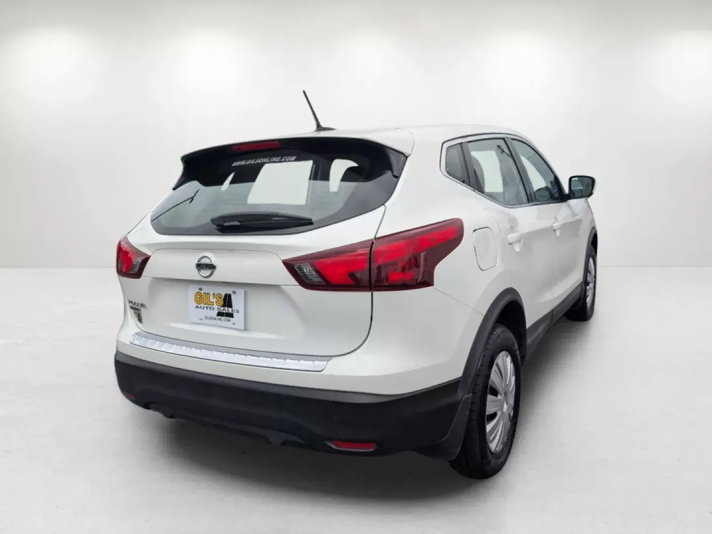 2019 Glacier White /Charcoal Nissan Rogue S (JN1BJ1CP2KW) with an Other engine, located at 7000 Northlake Connector, Columbus, GA, 31904, (706) 987-8085, 32.524975, -84.978134 - 2019 Nissan Rogue S - Photo#4