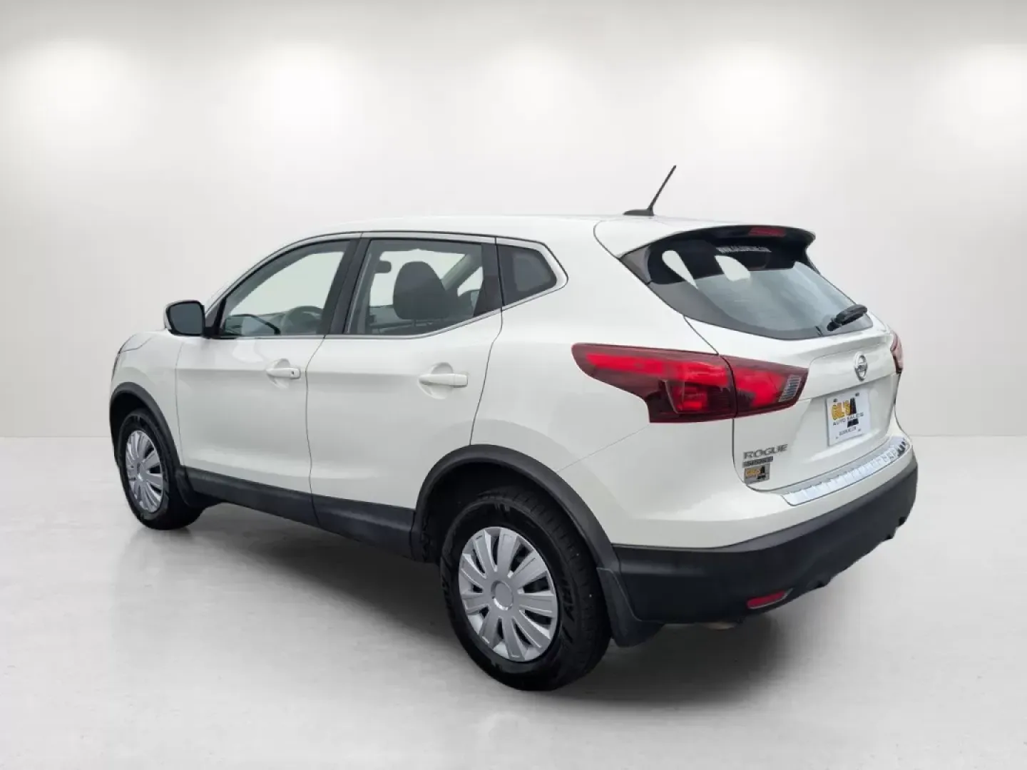 2019 Glacier White /Charcoal Nissan Rogue S (JN1BJ1CP2KW) with an Other engine, located at 7000 Northlake Connector, Columbus, GA, 31904, (706) 987-8085, 32.524975, -84.978134 - 2019 Nissan Rogue S - Photo#6