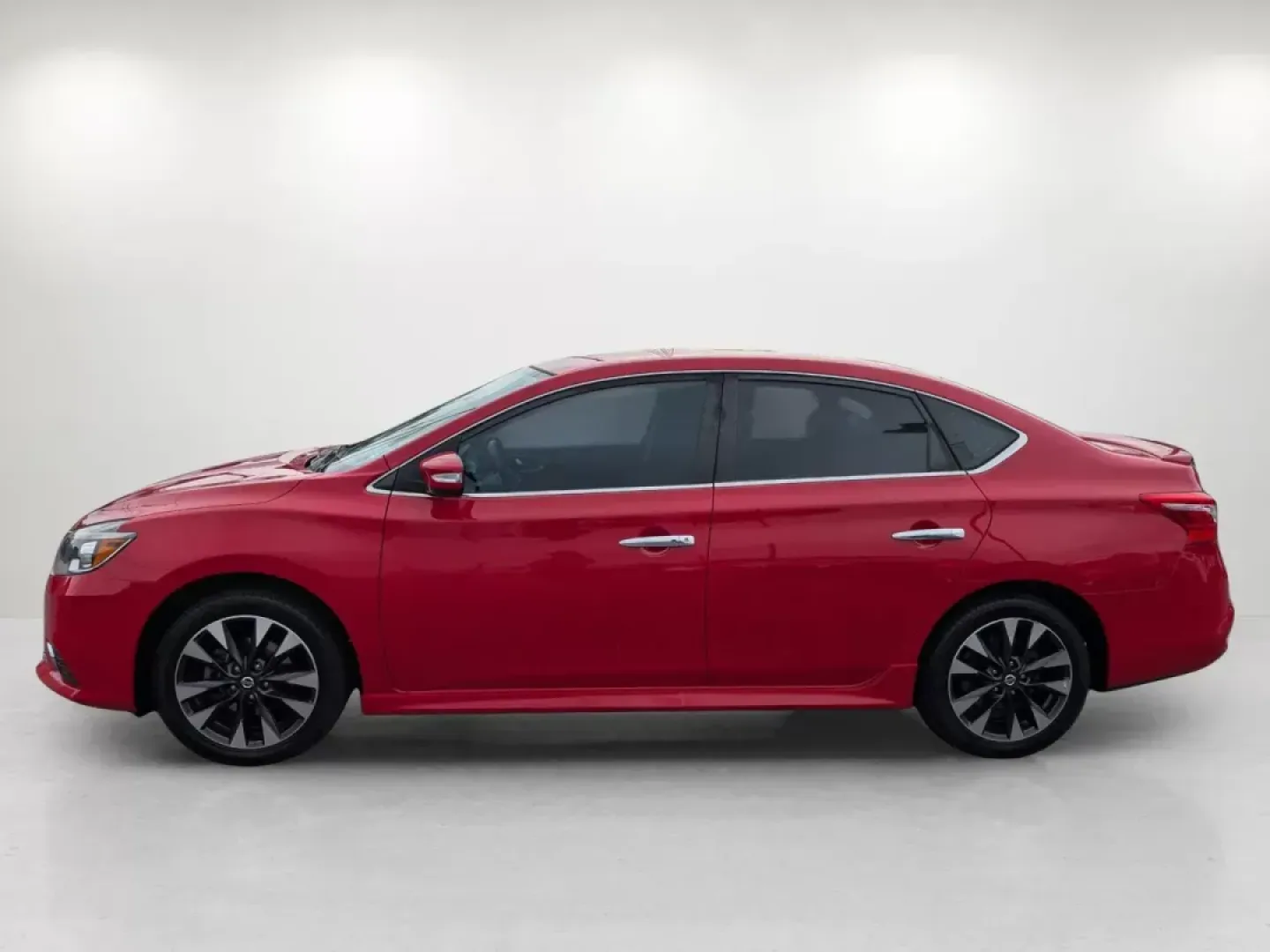 2019 /Charcoal Nissan Sentra SR (3N1AB7AP1KY) with an Regular Unleaded I-4 1.8 L/110 engine, 1-Speed CVT w/OD transmission, located at 7000 Northlake Connector, Columbus, GA, 31904, (706) 987-8085, 32.524975, -84.978134 - **Drive Your Next Adventure with the 2019 Nissan Sentra SR Perfect for Your Busy Lifestyle!**<br /> <br /> Are you searching for a reliable, stylish vehicle that seamlessly adapts to your busy lifestyle? Look no further than the 2019 Nissan Sentra SR, available now at Gils Auto - Columbus #2! This - Photo#7
