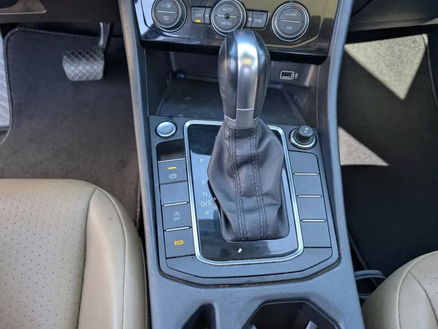 2019 Volkswagen Jetta R-Line (3VWC57BU5KM) with an Other engine, located at 3959 U.S. 80 W, Phenix City, AL, 36870, (334) 297-4885, 32.469296, -85.135185 - **Discover Adventure with the 2019 Volkswagen Jetta at Gils Auto in Phenix City, AL!**<br /> <br /> Are you ready to elevate your driving experience? Whether you're commuting to work, running errands, or embarking on weekend adventures, the 2019 Volkswagen Jetta is the perfect sedan to fit your life - Photo#14