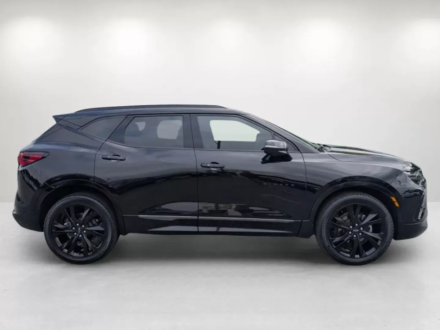 2020 /Jet Black Chevrolet Blazer RS (3GNKBERS2LS) with an Other engine, located at 1430 Gateway Drive, Opelika, AL, 36801, (334) 239-0944, 32.637871, -85.409790 - Discover the perfect blend of style, comfort, and functionality with this stunning 2020 Chevrolet Blazer RS, available now at Gils Auto in Phenix City, AL. Whether you're navigating daily commutes, embarking on weekend adventures, or accommodating a growing family, this SUV has everything you need t - Photo#3