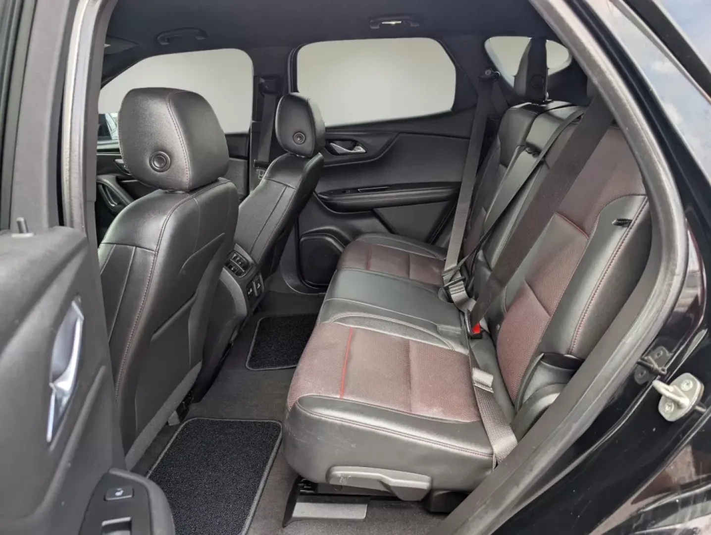 2020 /Jet Black Chevrolet Blazer RS (3GNKBERS2LS) with an Other engine, located at 1430 Gateway Drive, Opelika, AL, 36801, (334) 239-0944, 32.637871, -85.409790 - Discover the perfect blend of style, comfort, and functionality with this stunning 2020 Chevrolet Blazer RS, available now at Gils Auto in Phenix City, AL. Whether you're navigating daily commutes, embarking on weekend adventures, or accommodating a growing family, this SUV has everything you need t - Photo#8