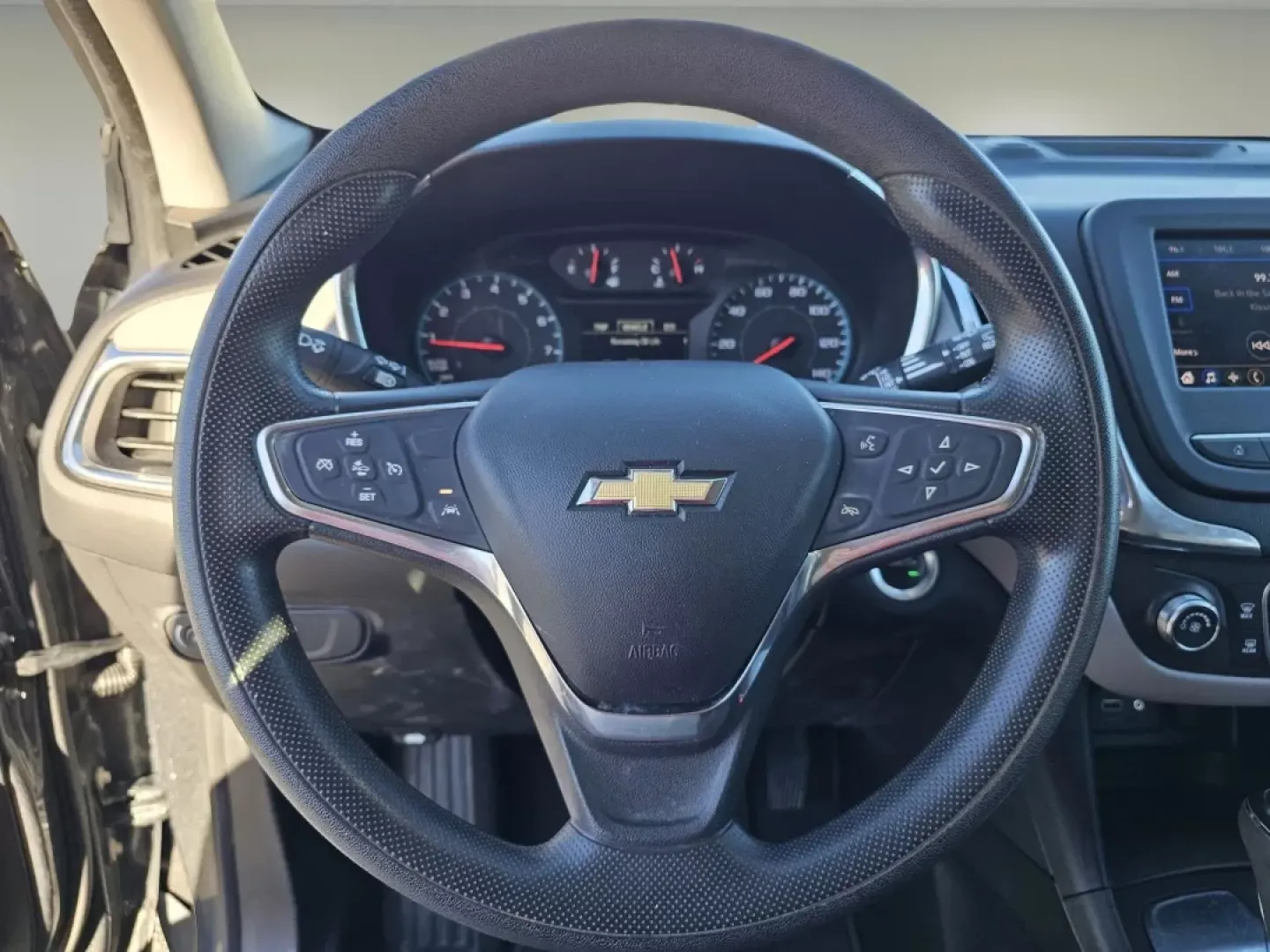 2020 /Medium Ash Gray Chevrolet Equinox LS (2GNAXHEV0L6) with an Other engine, located at 1430 Gateway Drive, Opelika, AL, 36801, (334) 239-0944, 32.637871, -85.409790 - **Discover Your Adventurous Side with the 2020 Chevrolet Equinox LS at Gils Auto!** <br /> <br /> If you're searching for a reliable vehicle that can enhance your lifestyle-whether you're a busy professional commuting through Phenix City or a growing family embarking on weekend adventures-the 2020 C - Photo#11