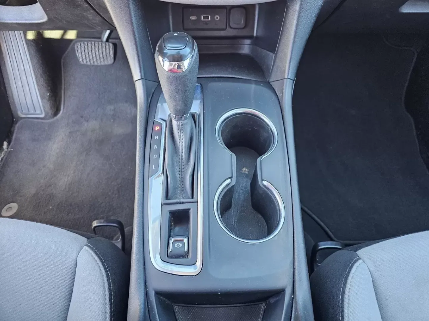 2020 /Medium Ash Gray Chevrolet Equinox LS (2GNAXHEV0L6) with an Other engine, located at 1430 Gateway Drive, Opelika, AL, 36801, (334) 239-0944, 32.637871, -85.409790 - **Discover Your Adventurous Side with the 2020 Chevrolet Equinox LS at Gils Auto!** <br /> <br /> If you're searching for a reliable vehicle that can enhance your lifestyle-whether you're a busy professional commuting through Phenix City or a growing family embarking on weekend adventures-the 2020 C - Photo#13