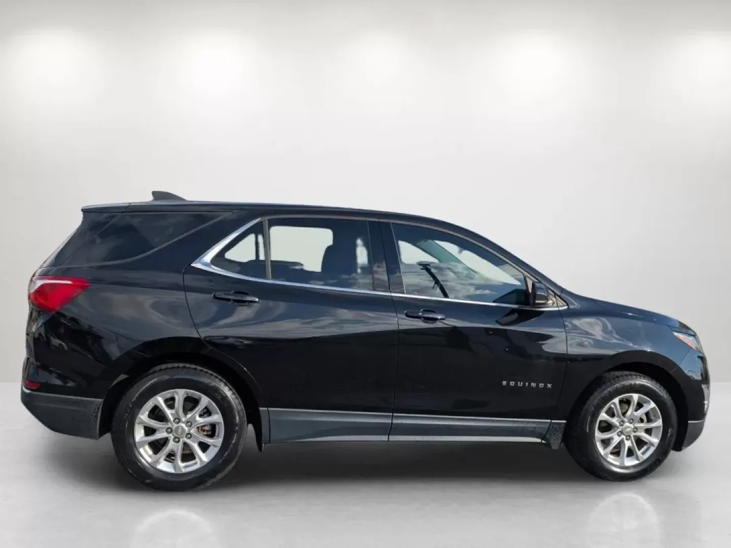 2020 /Jet Black Chevrolet Equinox LT (2GNAXKEV7L6) with an Other engine, located at 3959 U.S. 80 W, Phenix City, AL, 36870, (334) 297-4885, 32.469296, -85.135185 - Are you ready to elevate your driving experience? Imagine yourself and your family embarking on weekend adventures or navigating daily commutes in style and comfort. With the 2020 Chevrolet Equinox LT, you can do just that! This versatile SUV is perfect for growing families, budget-conscious buyers, - Photo#3