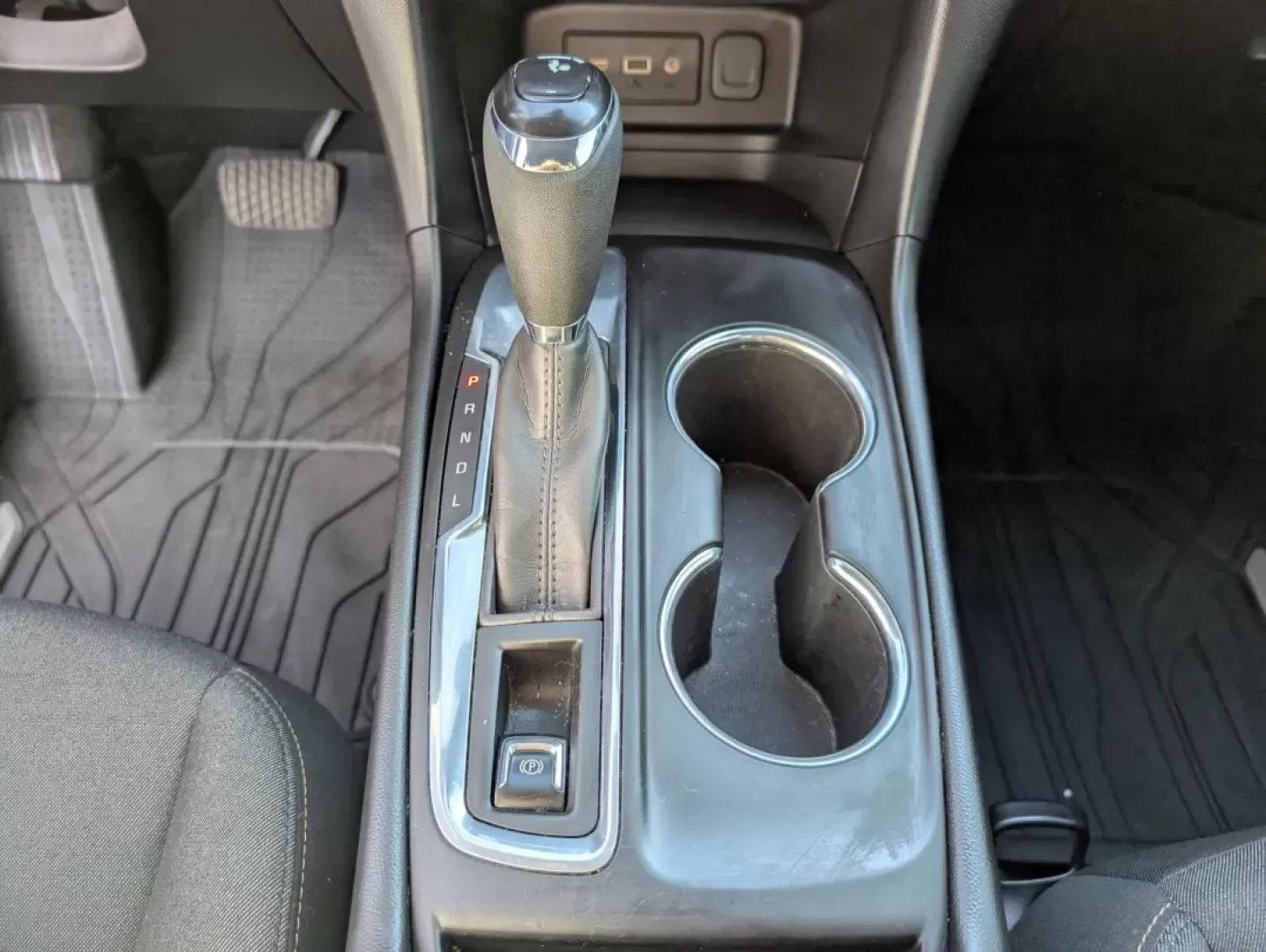 2020 /Jet Black Chevrolet Equinox LT (2GNAXKEV7L6) with an Other engine, located at 3959 U.S. 80 W, Phenix City, AL, 36870, (334) 297-4885, 32.469296, -85.135185 - Are you ready to elevate your driving experience? Imagine yourself and your family embarking on weekend adventures or navigating daily commutes in style and comfort. With the 2020 Chevrolet Equinox LT, you can do just that! This versatile SUV is perfect for growing families, budget-conscious buyers, - Photo#13