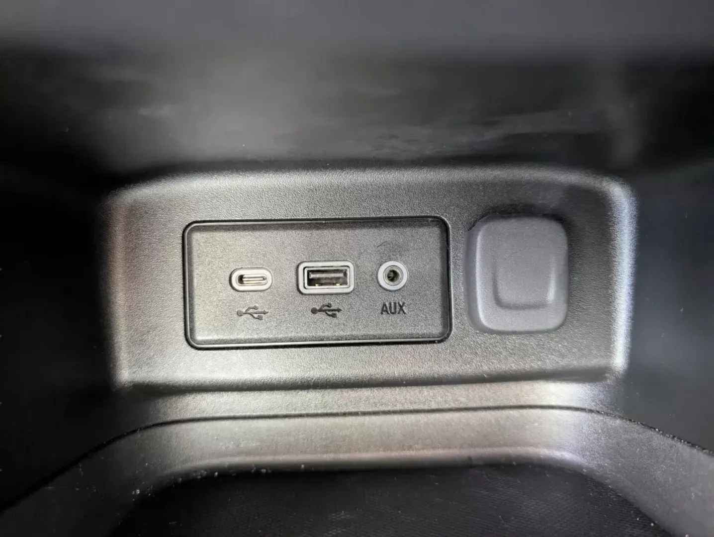 2020 /Jet Black Chevrolet Equinox LT (2GNAXKEV7L6) with an Other engine, located at 3959 U.S. 80 W, Phenix City, AL, 36870, (334) 297-4885, 32.469296, -85.135185 - Are you ready to elevate your driving experience? Imagine yourself and your family embarking on weekend adventures or navigating daily commutes in style and comfort. With the 2020 Chevrolet Equinox LT, you can do just that! This versatile SUV is perfect for growing families, budget-conscious buyers, - Photo#14