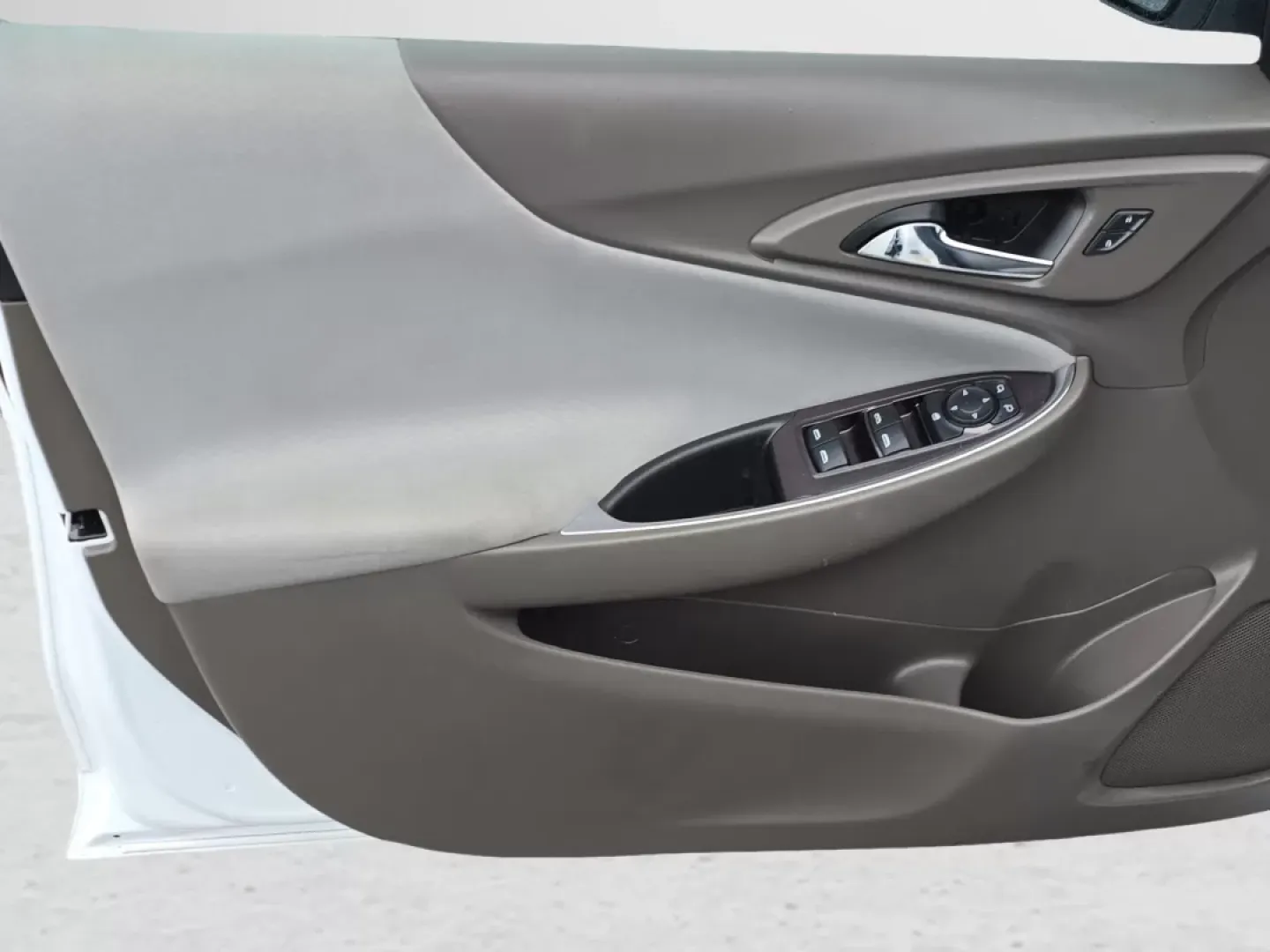 2020 /Dark Atmosphere/ Medium Ash Gray Chevrolet Malibu LT (1G1ZD5ST1LF) with an Other engine, located at 804 22nd Ave, Phenix City, AL, 36870, (334) 297-1860, 32.484749, -85.024475 - Discover the perfect blend of style, comfort, and practicality with the 2020 Chevrolet Malibu LT, now available at Gils Auto in Phenix City, AL. This sedan is not just a vehicle; it's a lifestyle upgrade-ideal for daily commuters and families alike. Whether you're navigating through busy city street - Photo#9