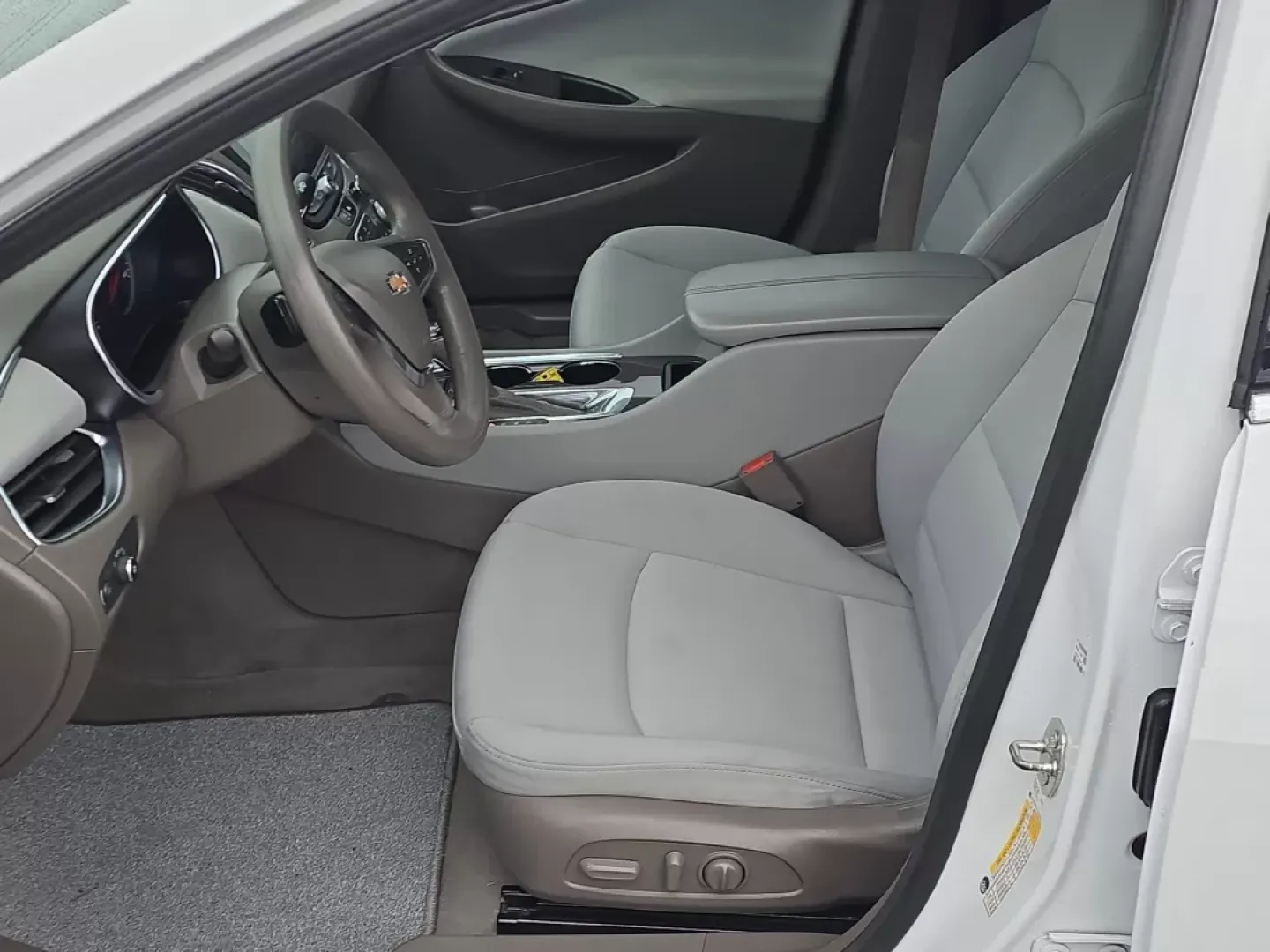 2020 /Dark Atmosphere/ Medium Ash Gray Chevrolet Malibu LT (1G1ZD5ST1LF) with an Other engine, located at 804 22nd Ave, Phenix City, AL, 36870, (334) 297-1860, 32.484749, -85.024475 - Discover the perfect blend of style, comfort, and practicality with the 2020 Chevrolet Malibu LT, now available at Gils Auto in Phenix City, AL. This sedan is not just a vehicle; it's a lifestyle upgrade-ideal for daily commuters and families alike. Whether you're navigating through busy city street - Photo#11