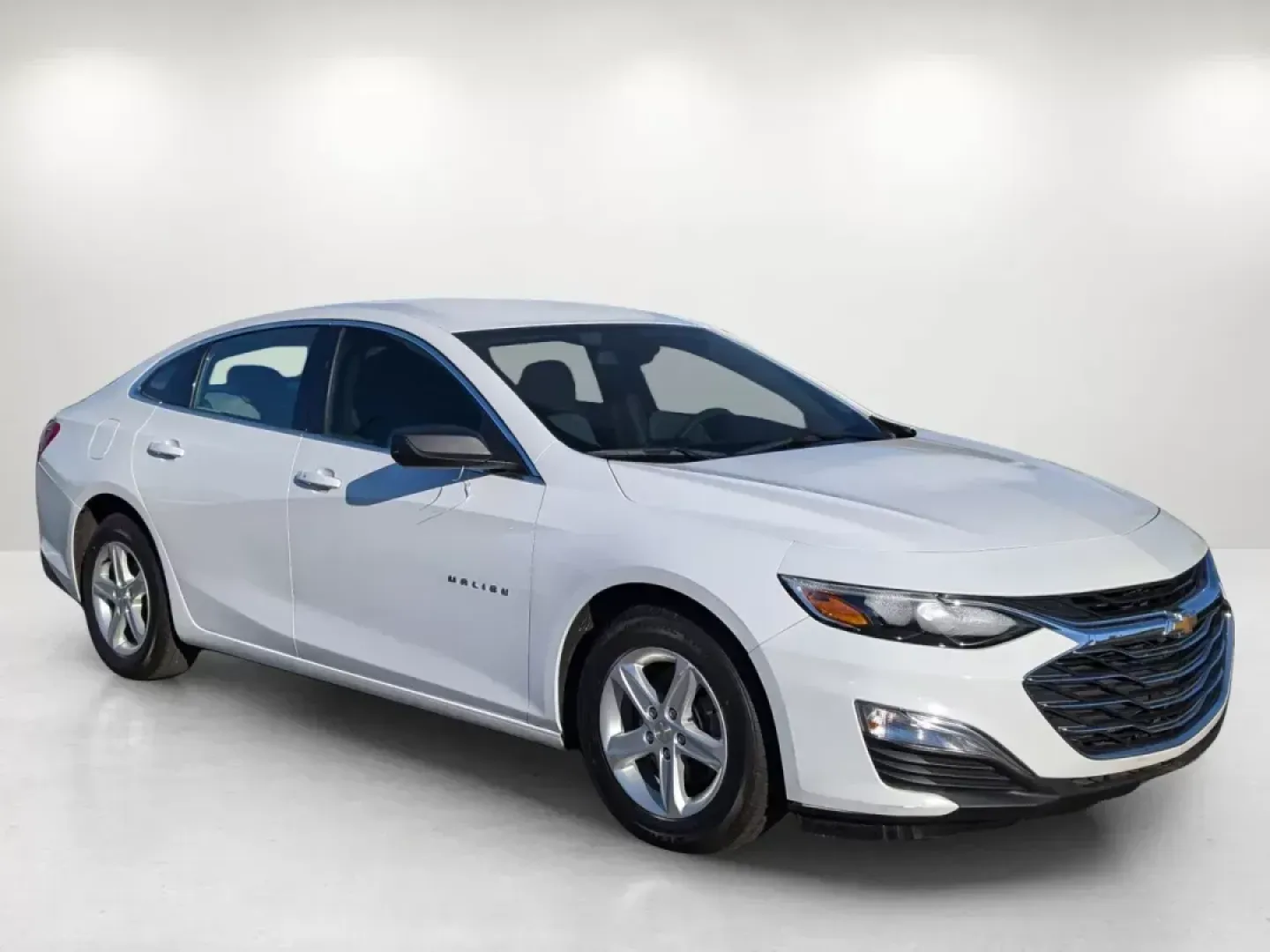 2020 /Dark Atmosphere/ Medium Ash Gray Chevrolet Malibu LS (1G1ZB5STXLF) with an Turbocharged Gas I4 1.5L/91 engine, 1-Speed Automatic transmission, located at 5115 14th Ave., Columbus, GA, 31904, (706) 323-0345, 32.511494, -84.971046 - ### Discover Your Next Adventure with the 2020 Chevrolet Malibu at Gils Auto - Columbus<br /> <br /> Are you in search of a reliable sedan that balances style, comfort, and advanced technology? Look no further! The 2020 Chevrolet Malibu is the perfect vehicle for commuters, growing families, and any - Photo#2