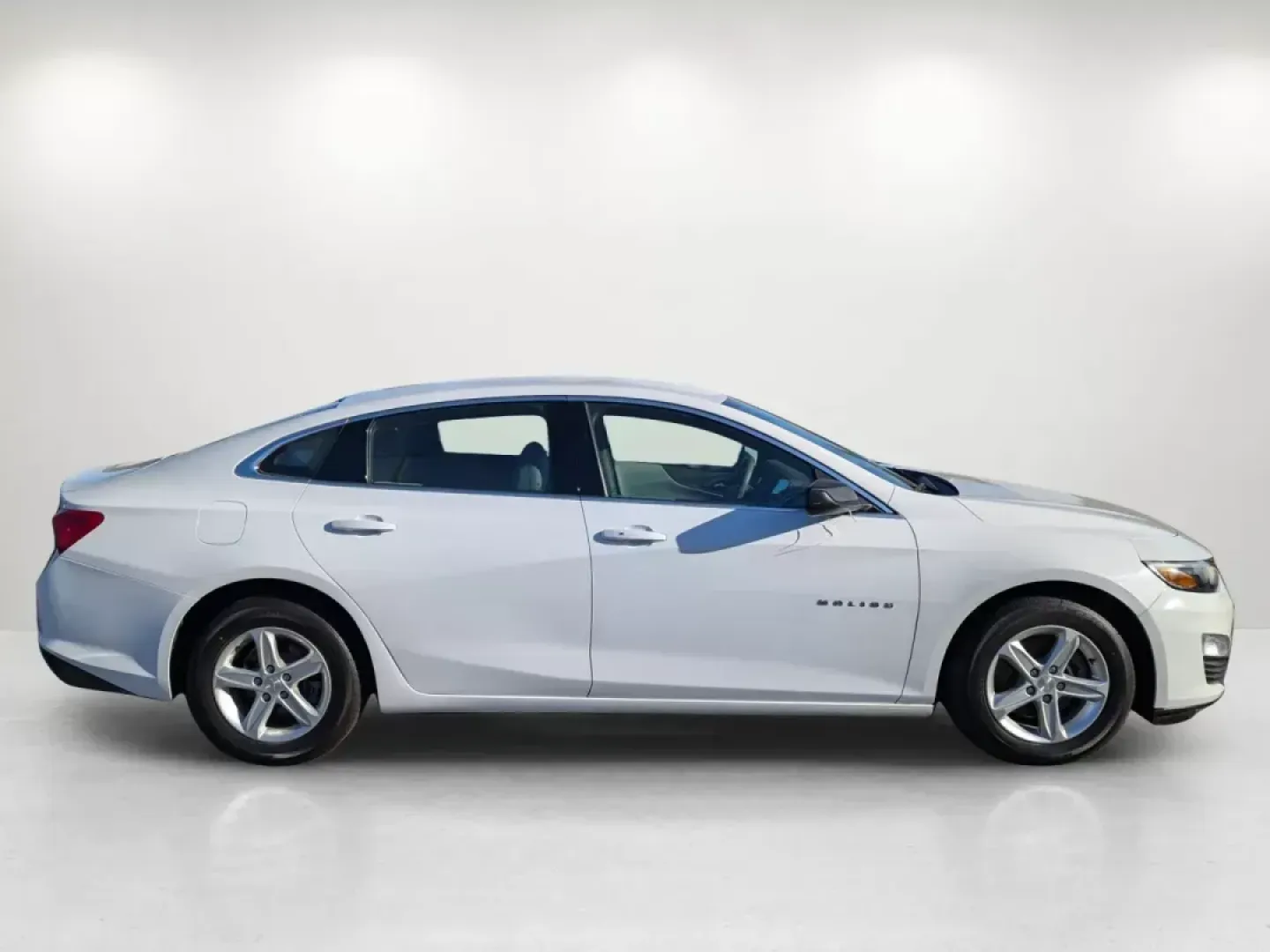 2020 /Dark Atmosphere/ Medium Ash Gray Chevrolet Malibu LS (1G1ZB5STXLF) with an Turbocharged Gas I4 1.5L/91 engine, 1-Speed Automatic transmission, located at 5115 14th Ave., Columbus, GA, 31904, (706) 323-0345, 32.511494, -84.971046 - ### Discover Your Next Adventure with the 2020 Chevrolet Malibu at Gils Auto - Columbus<br /> <br /> Are you in search of a reliable sedan that balances style, comfort, and advanced technology? Look no further! The 2020 Chevrolet Malibu is the perfect vehicle for commuters, growing families, and any - Photo#3