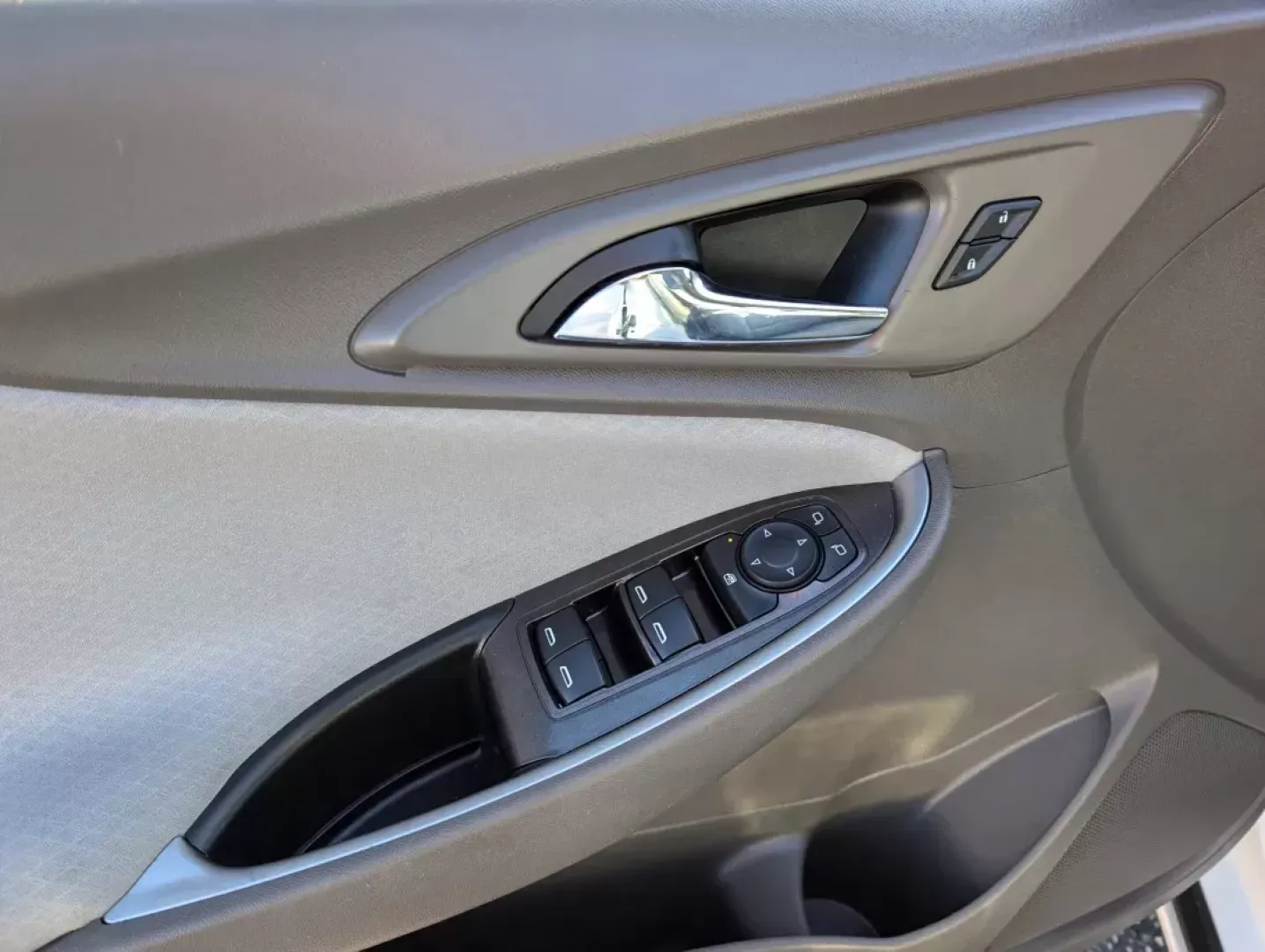 2020 /Dark Atmosphere/ Medium Ash Gray Chevrolet Malibu LS (1G1ZB5STXLF) with an Turbocharged Gas I4 1.5L/91 engine, 1-Speed Automatic transmission, located at 5115 14th Ave., Columbus, GA, 31904, (706) 323-0345, 32.511494, -84.971046 - ### Discover Your Next Adventure with the 2020 Chevrolet Malibu at Gils Auto - Columbus<br /> <br /> Are you in search of a reliable sedan that balances style, comfort, and advanced technology? Look no further! The 2020 Chevrolet Malibu is the perfect vehicle for commuters, growing families, and any - Photo#8