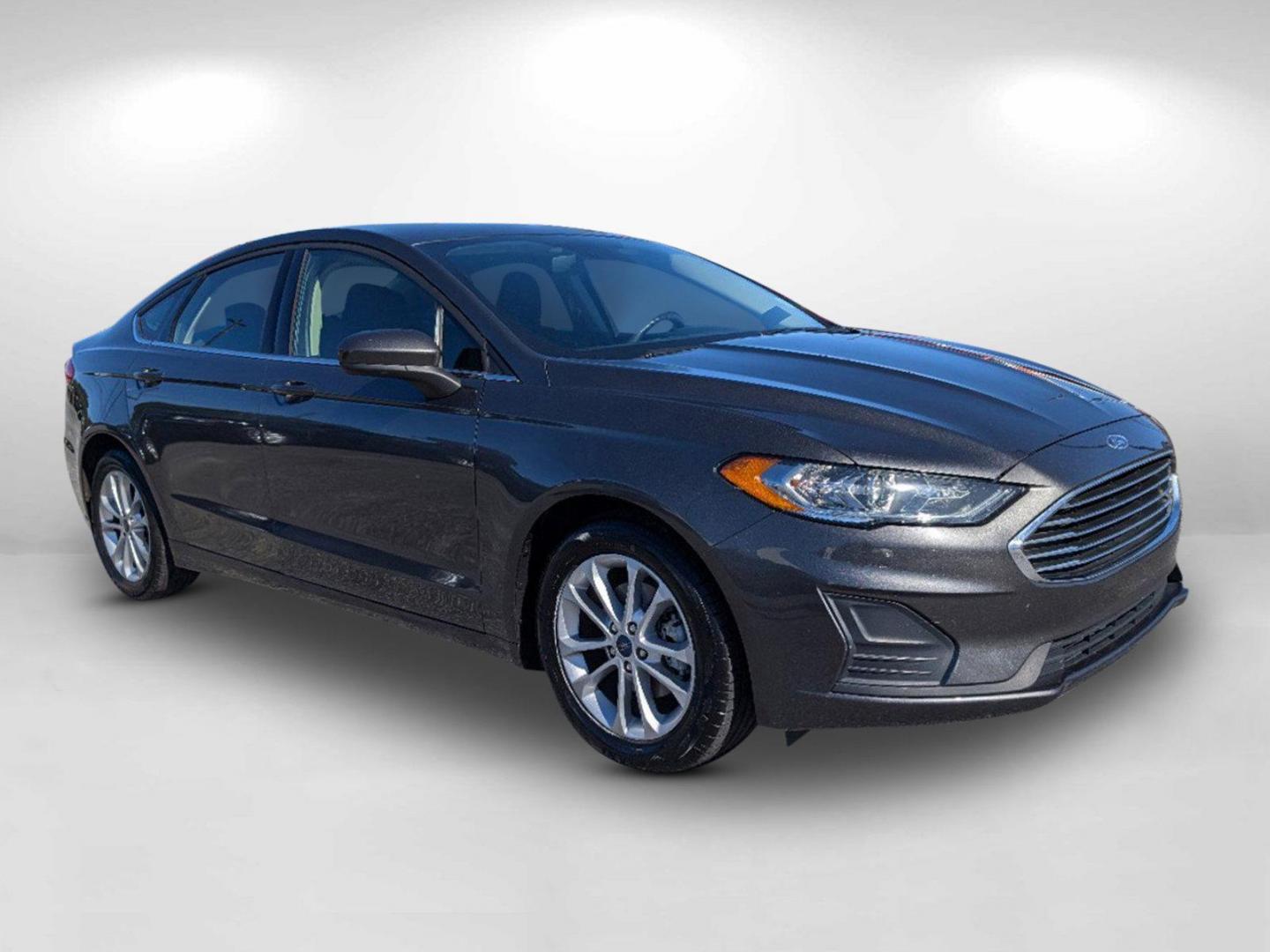 2020 Ford Fusion SE (3FA6P0HD8LR) with an Intercooled Turbo Regular Unleaded I-4 1.5 L/91 engine, 6-Speed Automatic w/OD transmission, located at 1430 Gateway Drive, Opelika, AL, 36801, (334) 239-0944, 32.637871, -85.409790 - 2020 Ford Fusion SE - Photo#2