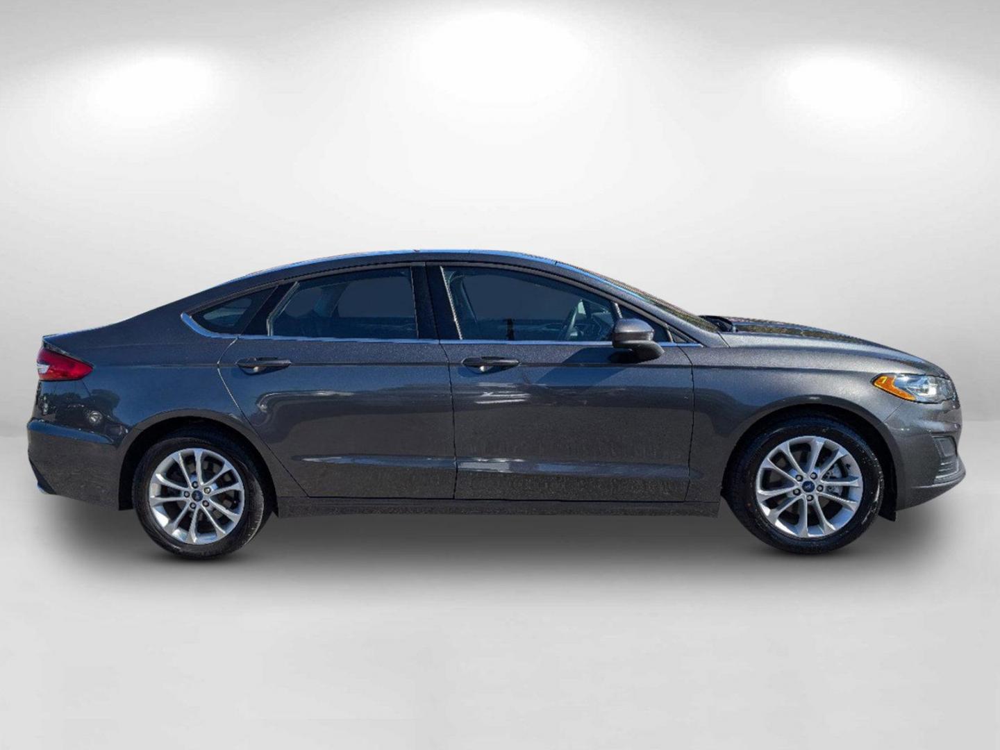 2020 Ford Fusion SE (3FA6P0HD8LR) with an Intercooled Turbo Regular Unleaded I-4 1.5 L/91 engine, 6-Speed Automatic w/OD transmission, located at 1430 Gateway Drive, Opelika, AL, 36801, (334) 239-0944, 32.637871, -85.409790 - 2020 Ford Fusion SE - Photo#3