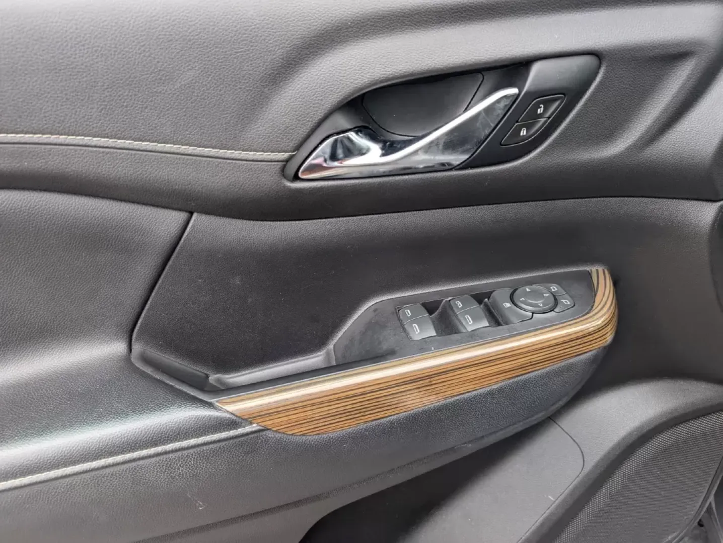 2020 /Jet Black GMC Acadia SLE (1GKKNRL47LZ) with an Other engine, located at 3959 U.S. 80 W, Phenix City, AL, 36870, (334) 297-4885, 32.469296, -85.135185 - 2020 GMC Acadia SLE - Photo#8