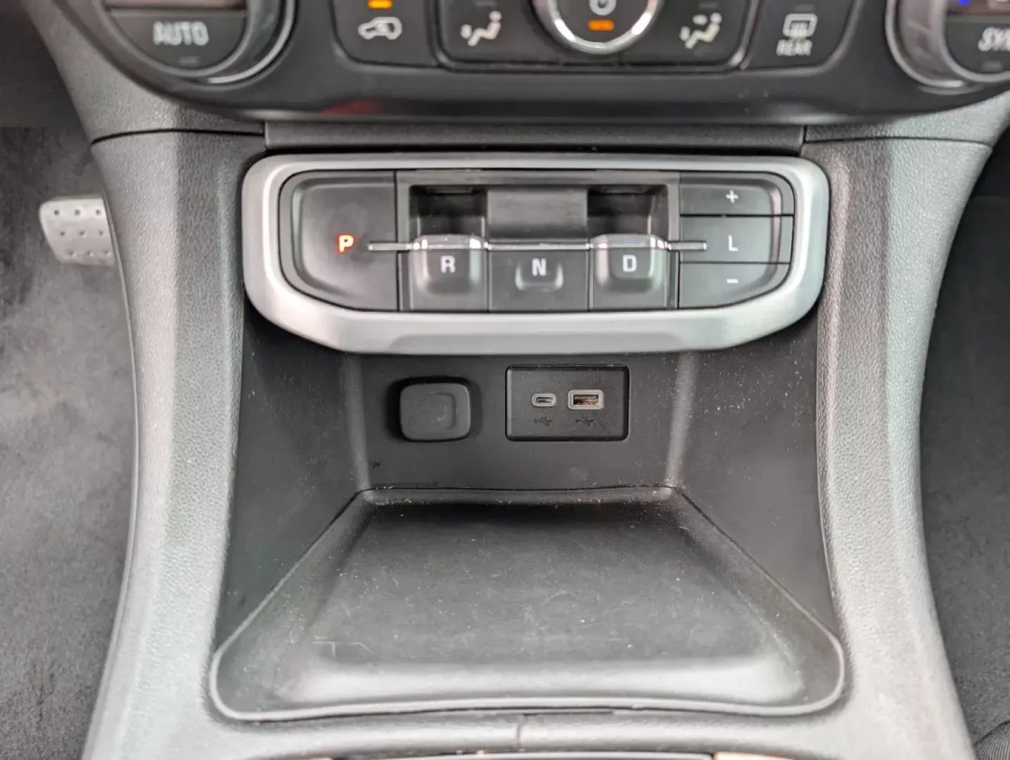 2020 /Jet Black GMC Acadia SLE (1GKKNRL47LZ) with an Other engine, located at 3959 U.S. 80 W, Phenix City, AL, 36870, (334) 297-4885, 32.469296, -85.135185 - 2020 GMC Acadia SLE - Photo#14