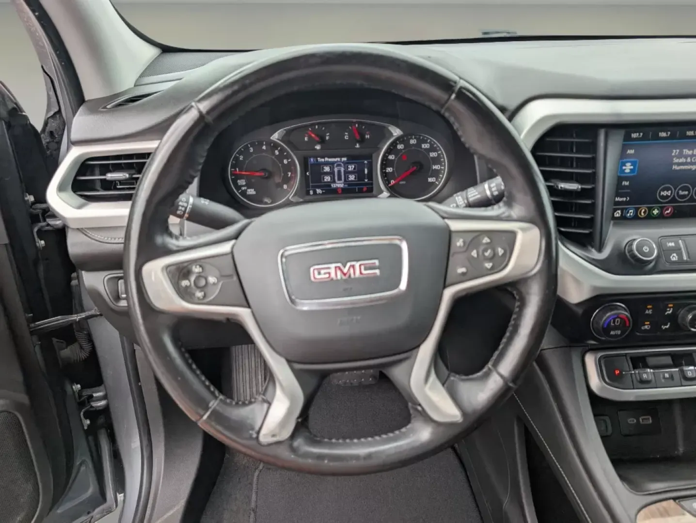 2020 /Jet Black GMC Acadia SLE (1GKKNRL47LZ) with an Other engine, located at 3959 U.S. 80 W, Phenix City, AL, 36870, (334) 297-4885, 32.469296, -85.135185 - 2020 GMC Acadia SLE - Photo#16