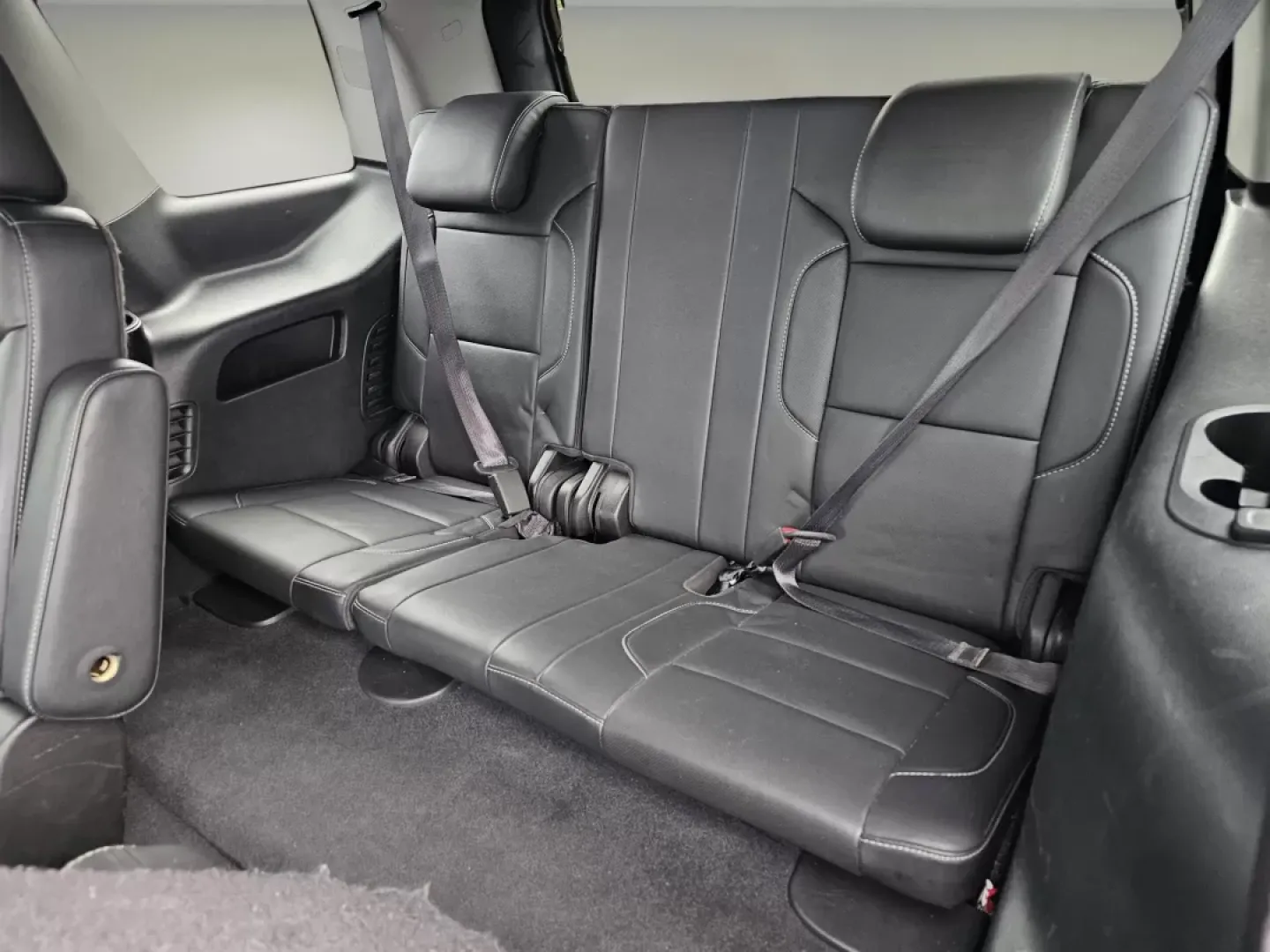 2020 /Jet Black GMC Yukon SLT (1GKS2BKCXLR) with an Other engine, located at 804 22nd Ave, Phenix City, AL, 36870, (334) 297-1860, 32.484749, -85.024475 - Embark on your next family adventure or tackle daily commutes with confidence in this stunning 2020 GMC Yukon SLT, now available at Gils Auto in Phenix City, AL. Whether you're shuttling kids to school, planning a weekend getaway, or simply need a reliable vehicle for your daily travels, this SUV is - Photo#14