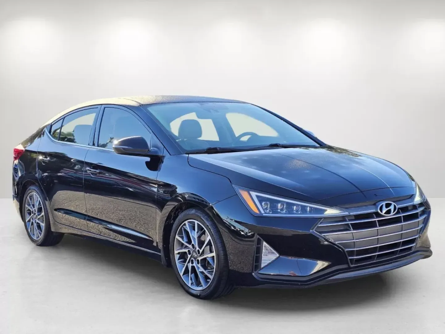 2020 /Gray Hyundai Elantra Limited (5NPD84LF5LH) with an Other engine, located at 1430 Gateway Drive, Opelika, AL, 36801, (334) 239-0944, 32.637871, -85.409790 - **Drive Your Future with the 2020 Hyundai Elantra Limited Perfect for Everyday Adventures!**<br /> <br /> Are you ready to elevate your daily commute or weekend getaway? Look no further than the stunning 2020 Hyundai Elantra Limited, now available at Gils Auto, your trusted Buy Here Pay Here dealer - Photo#2