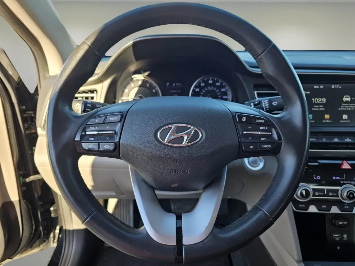 2020 /Gray Hyundai Elantra Limited (5NPD84LF5LH) with an Other engine, located at 1430 Gateway Drive, Opelika, AL, 36801, (334) 239-0944, 32.637871, -85.409790 - **Drive Your Future with the 2020 Hyundai Elantra Limited Perfect for Everyday Adventures!**<br /> <br /> Are you ready to elevate your daily commute or weekend getaway? Look no further than the stunning 2020 Hyundai Elantra Limited, now available at Gils Auto, your trusted Buy Here Pay Here dealer - Photo#10