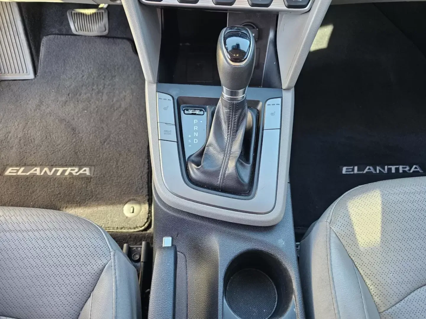 2020 /Gray Hyundai Elantra Limited (5NPD84LF5LH) with an Other engine, located at 1430 Gateway Drive, Opelika, AL, 36801, (334) 239-0944, 32.637871, -85.409790 - **Drive Your Future with the 2020 Hyundai Elantra Limited Perfect for Everyday Adventures!**<br /> <br /> Are you ready to elevate your daily commute or weekend getaway? Look no further than the stunning 2020 Hyundai Elantra Limited, now available at Gils Auto, your trusted Buy Here Pay Here dealer - Photo#12