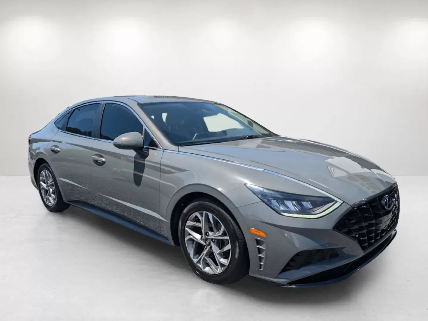 2020 /Dark Gray Hyundai Sonata SEL (5NPEL4JA3LH) with an Other engine, located at 521 Old Farm Lane Rd, Prattville, AL, 36066, (334) 325-1505, 32.482460, -86.416367 - **Discover a New Level of Comfort and Style with the 2020 Hyundai Sonata SEL at Gils Auto Opelika!**<br /> <br /> Are you in the market for a vehicle that perfectly balances style, performance, and safety? Look no further than the 2020 Hyundai Sonata SEL, now available at Gils Auto located at 1430 - Photo#2