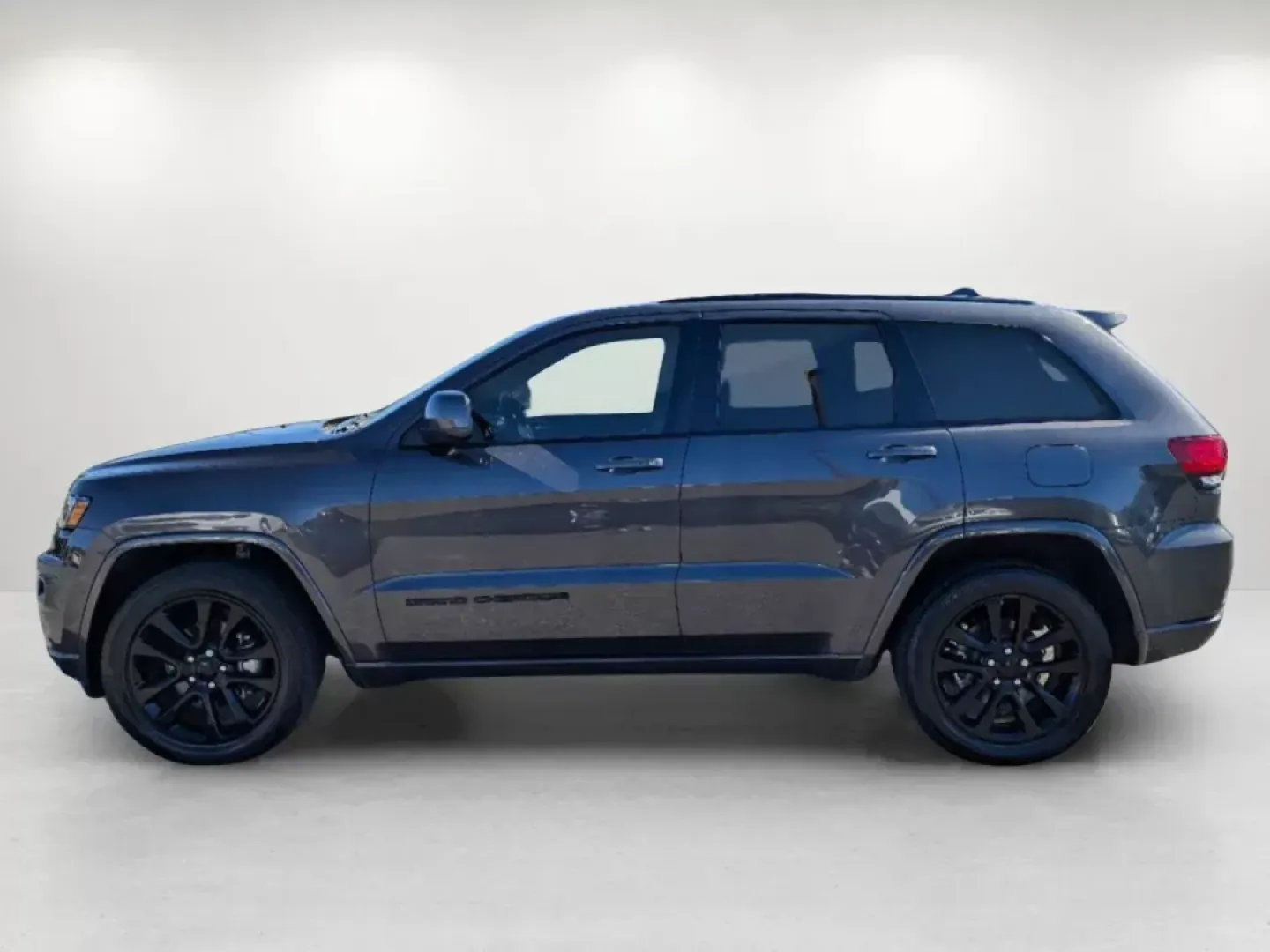 2020 /Black Jeep Grand Cherokee Altitude (1C4RJEAG5LC) with an Regular Unleaded V-6 3.6 L/220 engine, 8-Speed Automatic w/OD transmission, located at 7000 Northlake Connector, Columbus, GA, 31904, (706) 987-8085, 32.524975, -84.978134 - 2020 Jeep Grand Cherokee Altitude - Photo#7