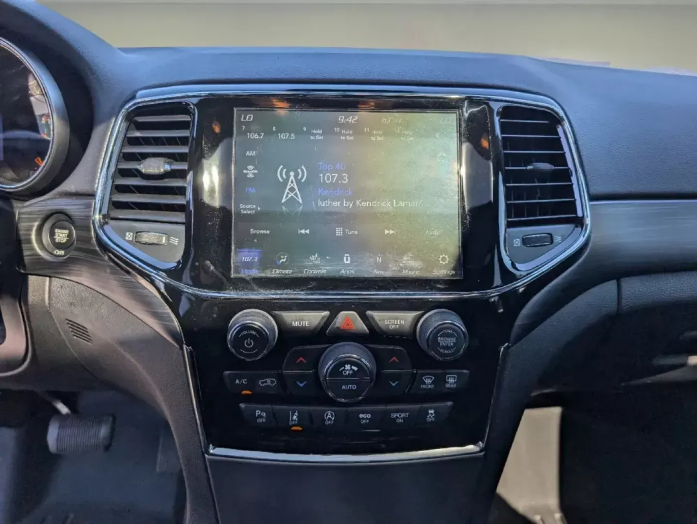 2020 /Black Jeep Grand Cherokee Altitude (1C4RJEAG5LC) with an Regular Unleaded V-6 3.6 L/220 engine, 8-Speed Automatic w/OD transmission, located at 7000 Northlake Connector, Columbus, GA, 31904, (706) 987-8085, 32.524975, -84.978134 - 2020 Jeep Grand Cherokee Altitude - Photo#13