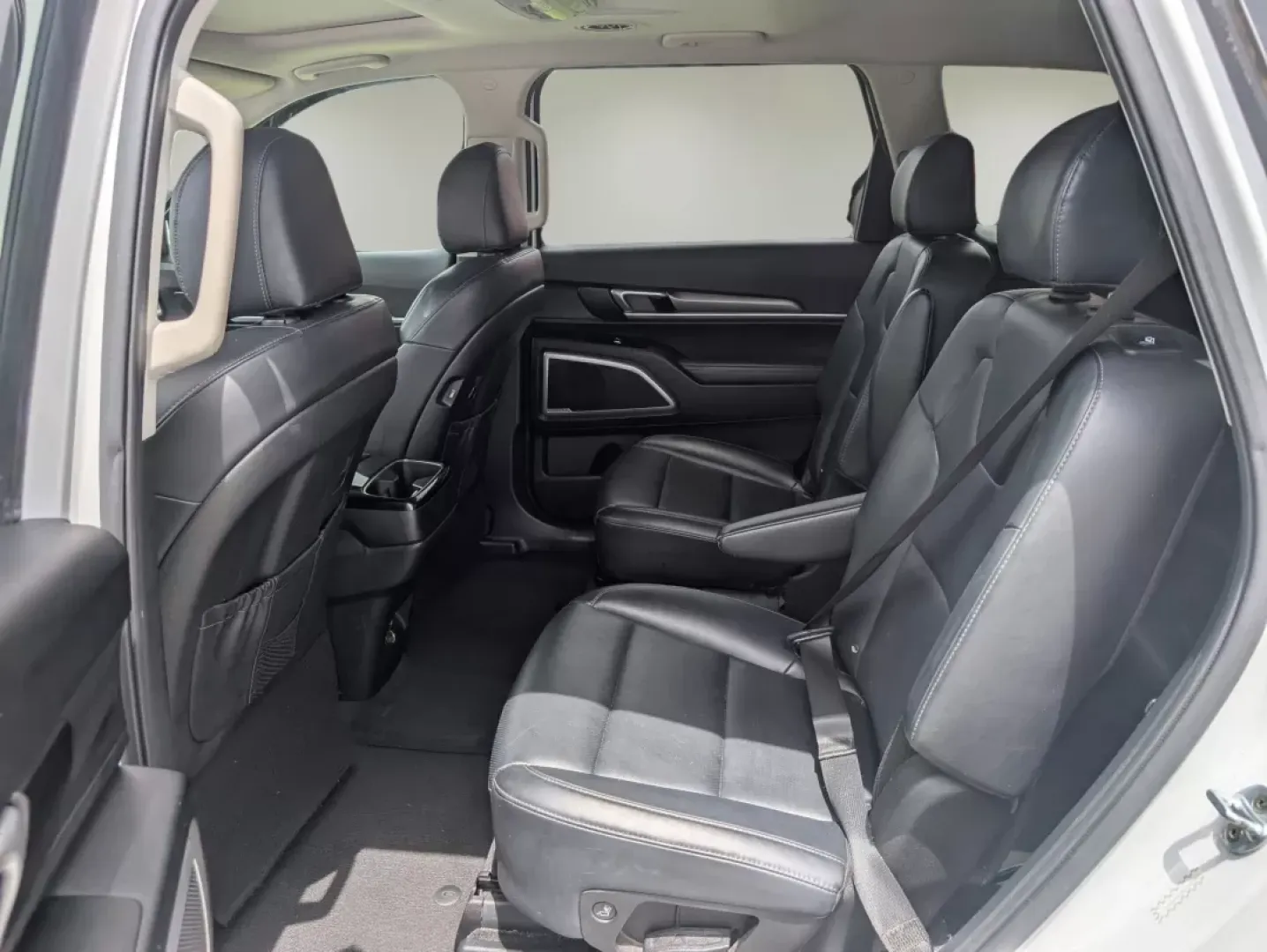 2020 /Black Kia Telluride S (5XYP64HC0LG) with an Other engine, located at 1430 Gateway Drive, Opelika, AL, 36801, (334) 239-0944, 32.637871, -85.409790 - ### Discover Your Next Adventure with the 2020 Kia Telluride at Gils Auto!<br /> <br /> If you're searching for the perfect vehicle to elevate your family's adventures or streamline your daily commute, look no further than the stunning **2020 Kia Telluride** available at **Gils Auto** in **Phenix Ci - Photo#10