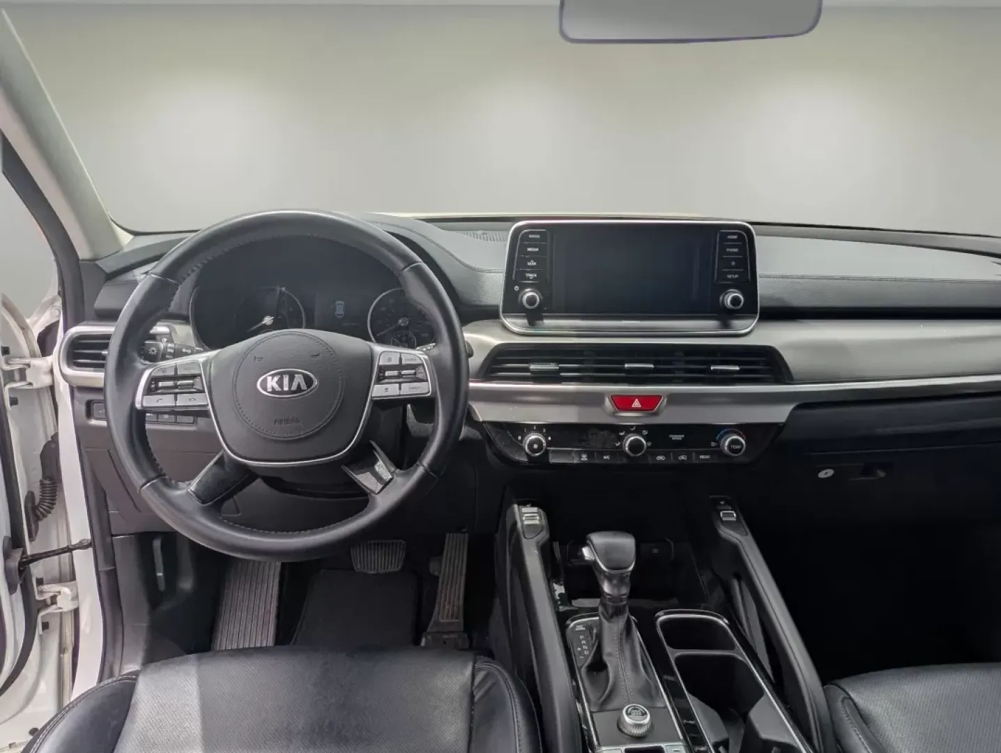 2020 /Black Kia Telluride S (5XYP64HC0LG) with an Other engine, located at 1430 Gateway Drive, Opelika, AL, 36801, (334) 239-0944, 32.637871, -85.409790 - ### Discover Your Next Adventure with the 2020 Kia Telluride at Gils Auto!<br /> <br /> If you're searching for the perfect vehicle to elevate your family's adventures or streamline your daily commute, look no further than the stunning **2020 Kia Telluride** available at **Gils Auto** in **Phenix Ci - Photo#12