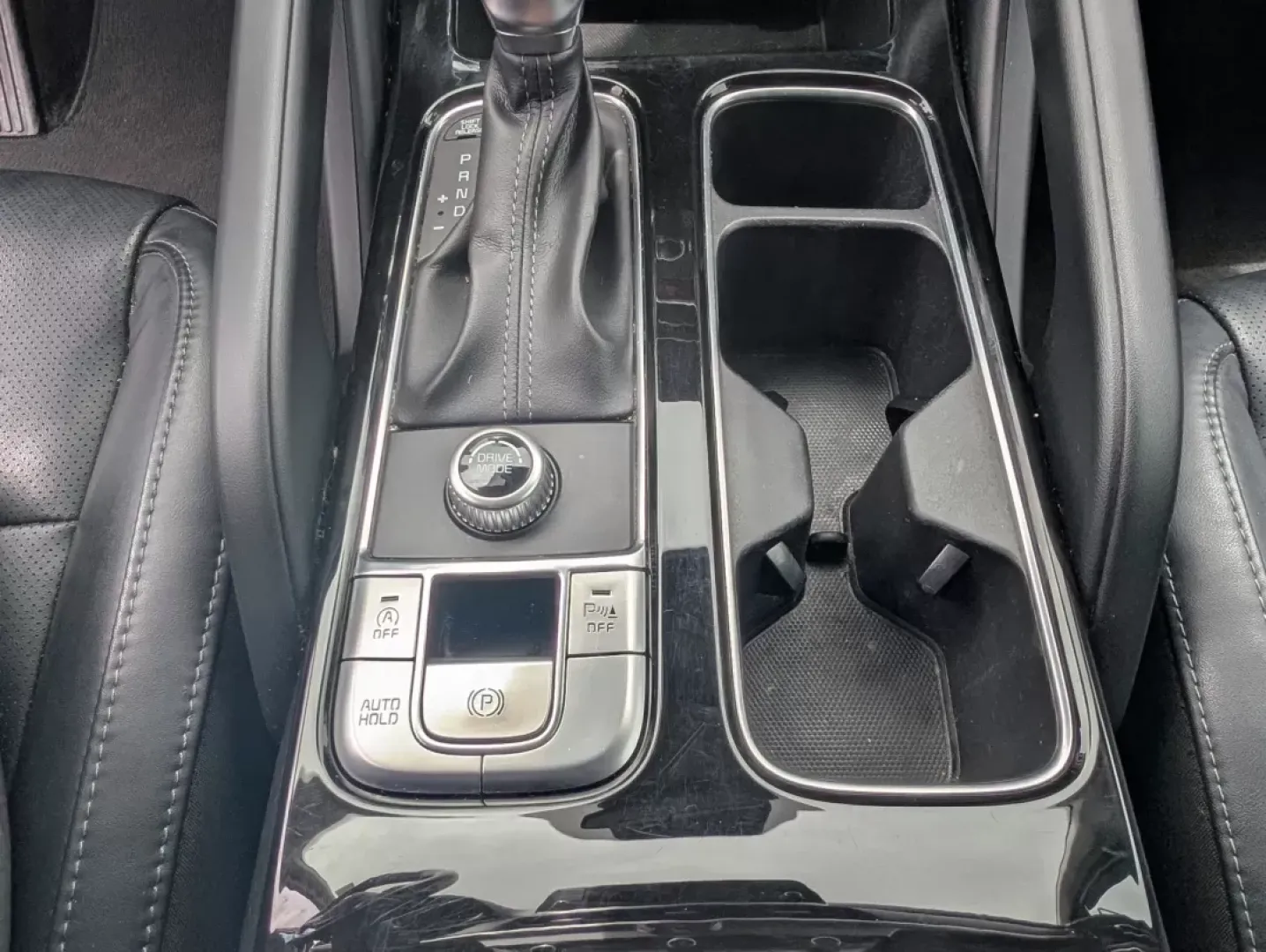 2020 /Black Kia Telluride S (5XYP64HC0LG) with an Other engine, located at 1430 Gateway Drive, Opelika, AL, 36801, (334) 239-0944, 32.637871, -85.409790 - ### Discover Your Next Adventure with the 2020 Kia Telluride at Gils Auto!<br /> <br /> If you're searching for the perfect vehicle to elevate your family's adventures or streamline your daily commute, look no further than the stunning **2020 Kia Telluride** available at **Gils Auto** in **Phenix Ci - Photo#15