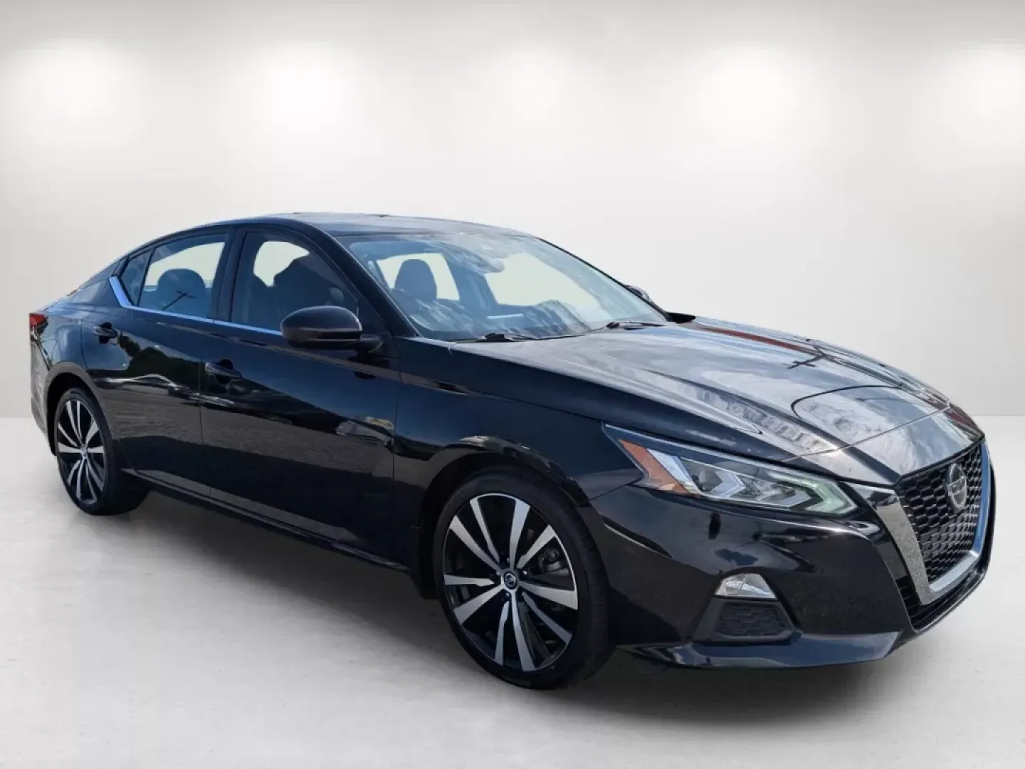 2020 /Sport Nissan Altima 2.5 SR (1N4BL4CV3LC) with an Other engine, located at 5115 14th Ave., Columbus, GA, 31904, (706) 323-0345, 32.511494, -84.971046 - ### Discover the 2020 Nissan Altima 2.5 SR - Your Perfect Adventure Companion!<br /> <br /> Imagine breezing through the streets of Phenix City, AL, in a stylish and reliable sedan that seamlessly transitions from busy commutes to weekend getaways. The 2020 Nissan Altima 2.5 SR, available now at Gil - Photo#2