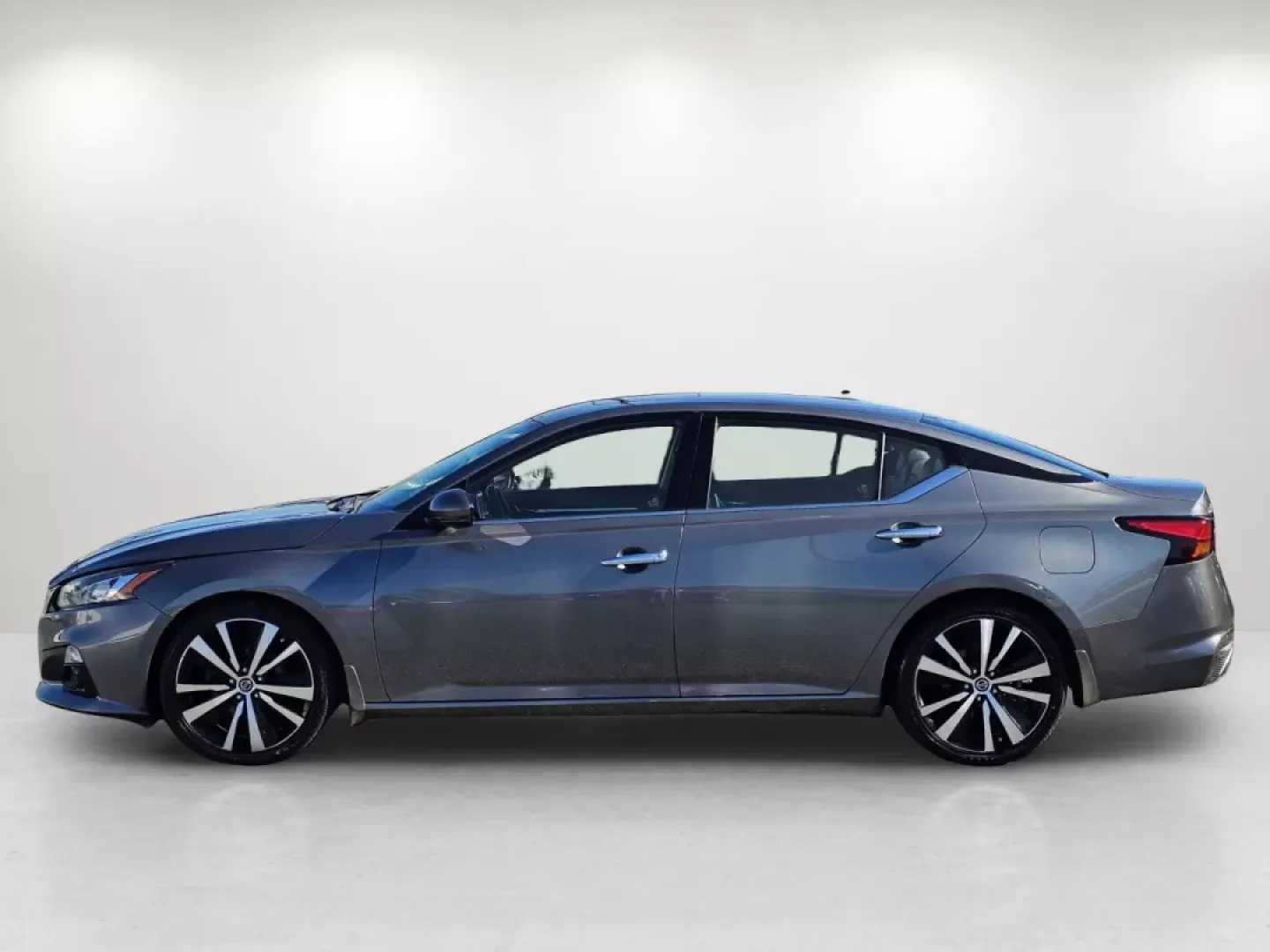 2020 /Charcoal Nissan Altima 2.0 Platinum (1N4AL4FV3LC) with an Other engine, located at 1430 Gateway Drive, Opelika, AL, 36801, (334) 239-0944, 32.637871, -85.409790 - **Experience the 2020 Nissan Altima 2.0 Platinum: Your Ideal Sedan for Modern Living!**<br /> <br /> Are you searching for a vehicle that perfectly combines style, reliability, and modern features? Look no further than the stunning 2020 Nissan Altima 2.0 Platinum, available now at Gils Auto in Opeli - Photo#11