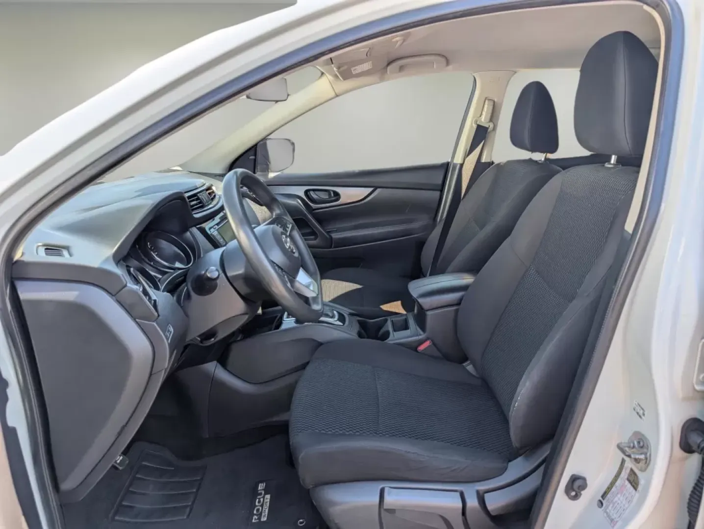 2020 /Charcoal Nissan Rogue S (JN1BJ1CV8LW) with an Other engine, located at 1430 Gateway Drive, Opelika, AL, 36801, (334) 239-0944, 32.637871, -85.409790 - Explore the perfect blend of adventure and practicality with this 2020 Nissan Rogue S, now available at Gils Auto in Phenix City, AL. Whether you're a growing family looking for a reliable SUV for school runs or weekend getaways, or a budget-conscious buyer needing a dependable vehicle, this Rogue i - Photo#9