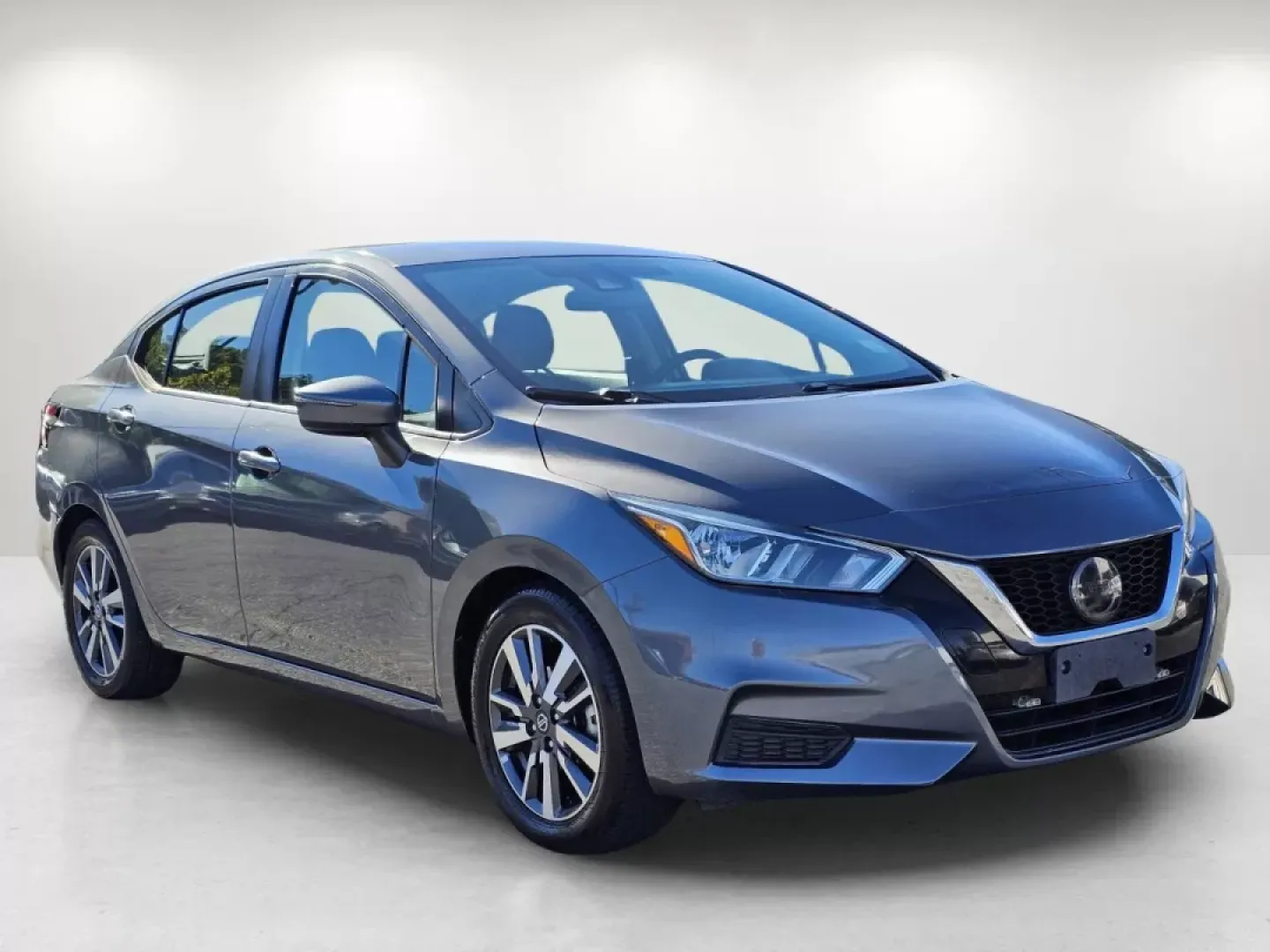 2020 /Graphite Nissan Versa SV (3N1CN8EV9LL) with an Other engine, located at 1430 Gateway Drive, Opelika, AL, 36801, (334) 239-0944, 32.637871, -85.409790 - **Elevate Your Daily Commute with the 2020 Nissan Versa SV at Gils Auto!**<br /> <br /> If you're seeking a reliable, stylish, and budget-friendly sedan for your daily commute or weekend getaways, look no further than this 2020 Nissan Versa SV. This versatile vehicle not only offers impressive fuel - Photo#2