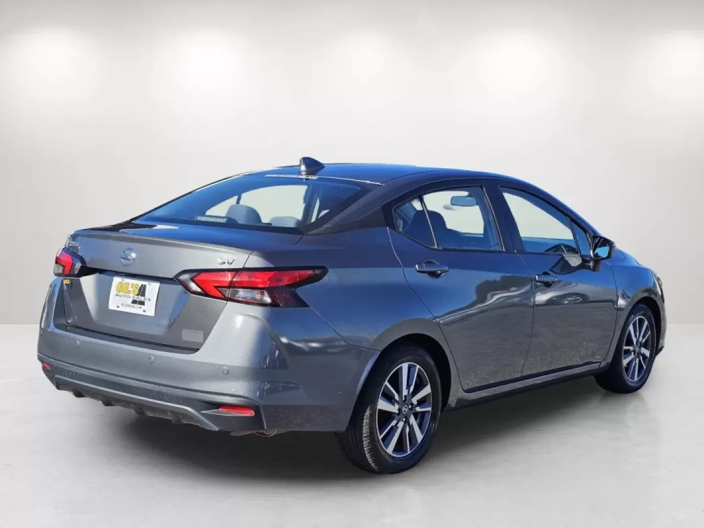 2020 /Graphite Nissan Versa SV (3N1CN8EV9LL) with an Other engine, located at 1430 Gateway Drive, Opelika, AL, 36801, (334) 239-0944, 32.637871, -85.409790 - **Elevate Your Daily Commute with the 2020 Nissan Versa SV at Gils Auto!**<br /> <br /> If you're seeking a reliable, stylish, and budget-friendly sedan for your daily commute or weekend getaways, look no further than this 2020 Nissan Versa SV. This versatile vehicle not only offers impressive fuel - Photo#4