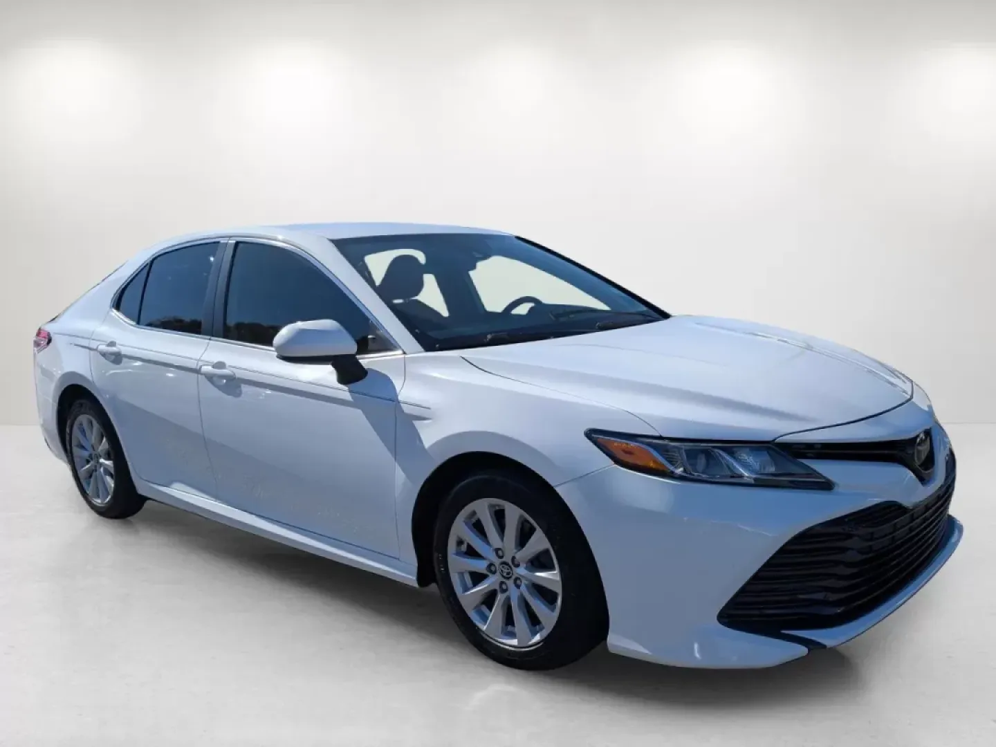 2020 Toyota Camry LE (4T1C11AK8LU) with an Other engine, located at 804 22nd Ave, Phenix City, AL, 36870, (334) 297-1860, 32.484749, -85.024475 - **Experience the Perfect Blend of Comfort and Reliability with the 2020 Toyota Camry LE at Gils Auto, Phenix City, AL!**<br /> <br /> Are you searching for a dependable vehicle that enhances your daily commute and fits seamlessly into your active lifestyle? Look no further than the stunning 2020 Toy - Photo#2