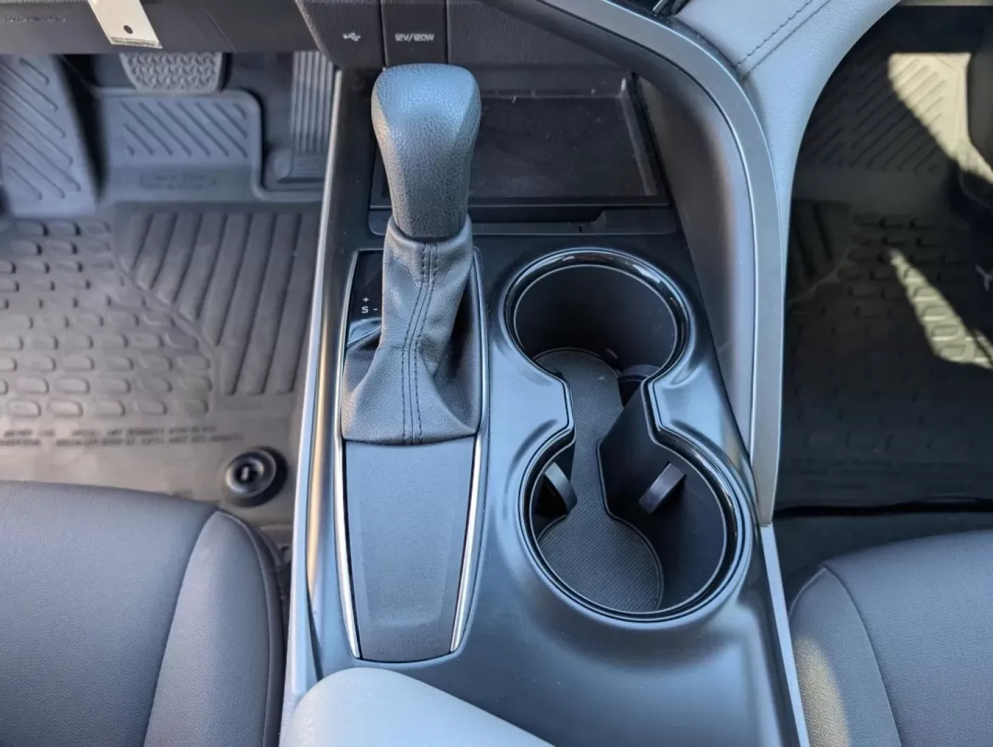 2020 Toyota Camry LE (4T1C11AK8LU) with an Other engine, located at 804 22nd Ave, Phenix City, AL, 36870, (334) 297-1860, 32.484749, -85.024475 - **Experience the Perfect Blend of Comfort and Reliability with the 2020 Toyota Camry LE at Gils Auto, Phenix City, AL!**<br /> <br /> Are you searching for a dependable vehicle that enhances your daily commute and fits seamlessly into your active lifestyle? Look no further than the stunning 2020 Toy - Photo#14