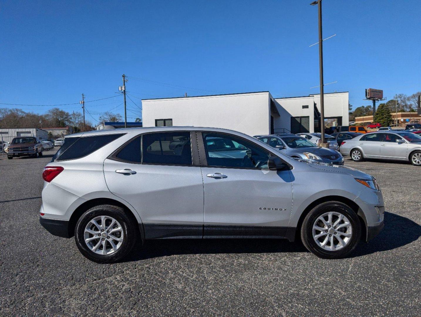 2021 /Medium Ash Gray Chevrolet Equinox LS (3GNAXHEV0MS) with an Turbocharged Gas I4 1.5L/92 engine, 6-Speed Automatic transmission, located at 5115 14th Ave., Columbus, GA, 31904, (706) 323-0345, 32.511494, -84.971046 - 2021 Chevrolet Equinox LS - Photo#3