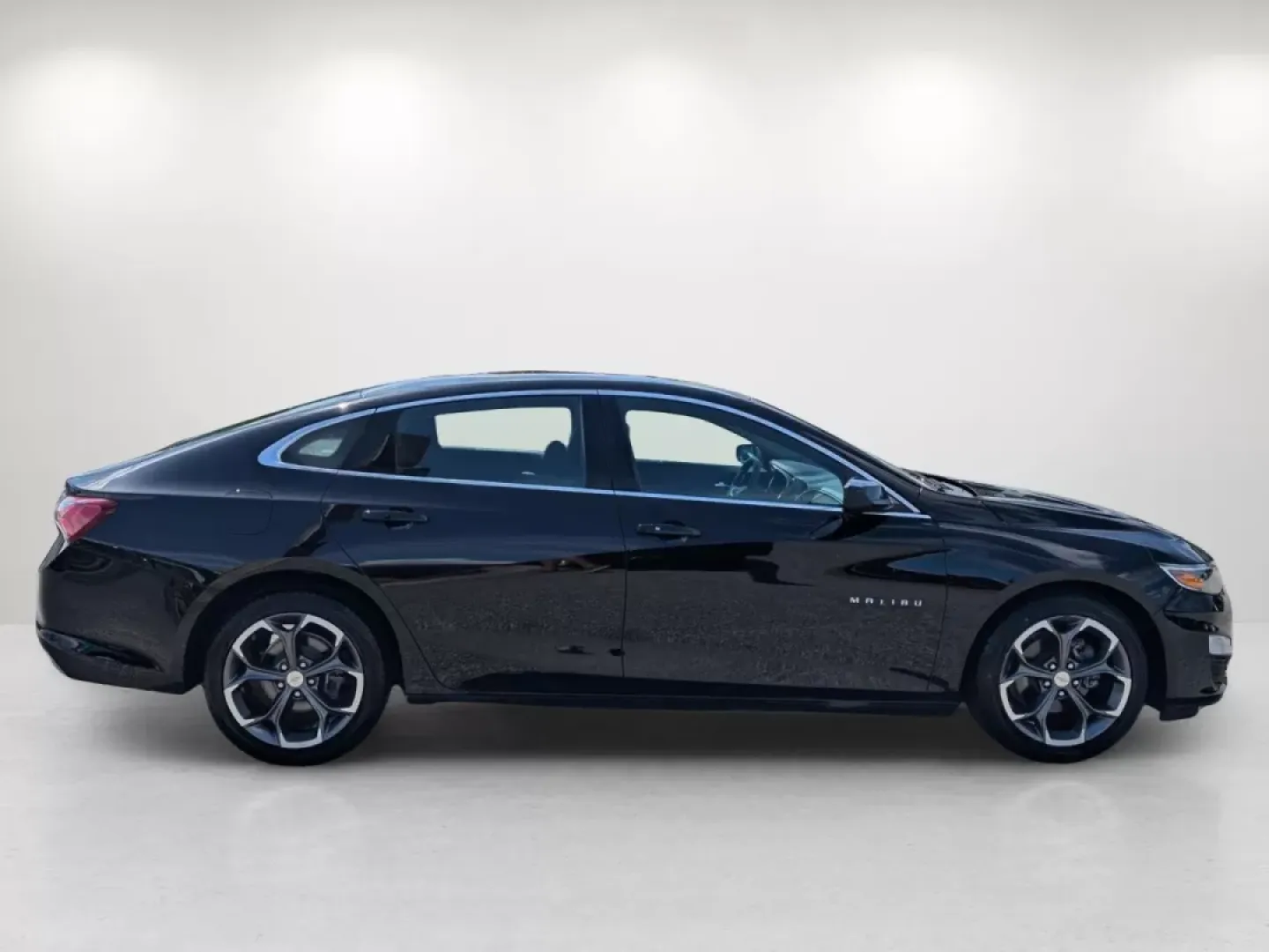 2021 /Jet Black Chevrolet Malibu LT (1G1ZD5ST7MF) with an Other engine, located at 5115 14th Ave., Columbus, GA, 31904, (706) 323-0345, 32.511494, -84.971046 - Are you ready to elevate your daily commute, family trips, or weekend getaways? Look no further than this stunning 2021 Chevrolet Malibu LT, expertly designed for those who appreciate comfort, style, and reliability. Whether you're navigating through Phenix City or heading out on a road trip to near - Photo#3