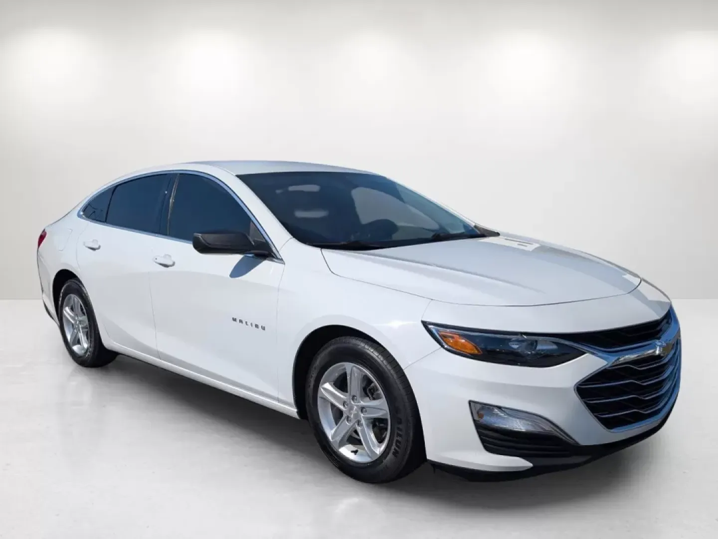 2021 /Dark Atmosphere/ Medium Ash Gray Chevrolet Malibu LS (1G1ZC5ST0MF) with an Other engine, located at 3959 U.S. 80 W, Phenix City, AL, 36870, (334) 297-4885, 32.469296, -85.135185 - **Elevate Your Everyday Commute with the 2021 Chevrolet Malibu LS**<br /> <br /> Are you looking for a reliable sedan that fits seamlessly into your busy lifestyle? Look no further than the 2021 Chevrolet Malibu LS, available now at Gils Auto in Phenix City, AL. Perfectly designed for daily commutes - Photo#3