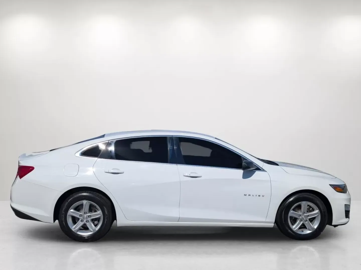 2021 /Dark Atmosphere/ Medium Ash Gray Chevrolet Malibu LS (1G1ZC5ST0MF) with an Other engine, located at 3959 U.S. 80 W, Phenix City, AL, 36870, (334) 297-4885, 32.469296, -85.135185 - **Elevate Your Everyday Commute with the 2021 Chevrolet Malibu LS**<br /> <br /> Are you looking for a reliable sedan that fits seamlessly into your busy lifestyle? Look no further than the 2021 Chevrolet Malibu LS, available now at Gils Auto in Phenix City, AL. Perfectly designed for daily commutes - Photo#4